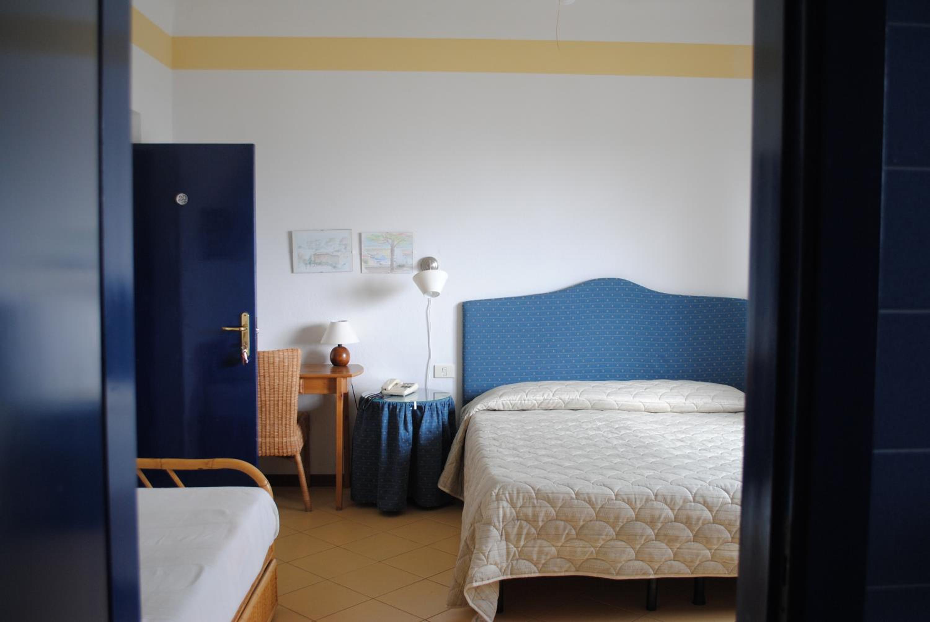 Classic Double Room - Photo 9