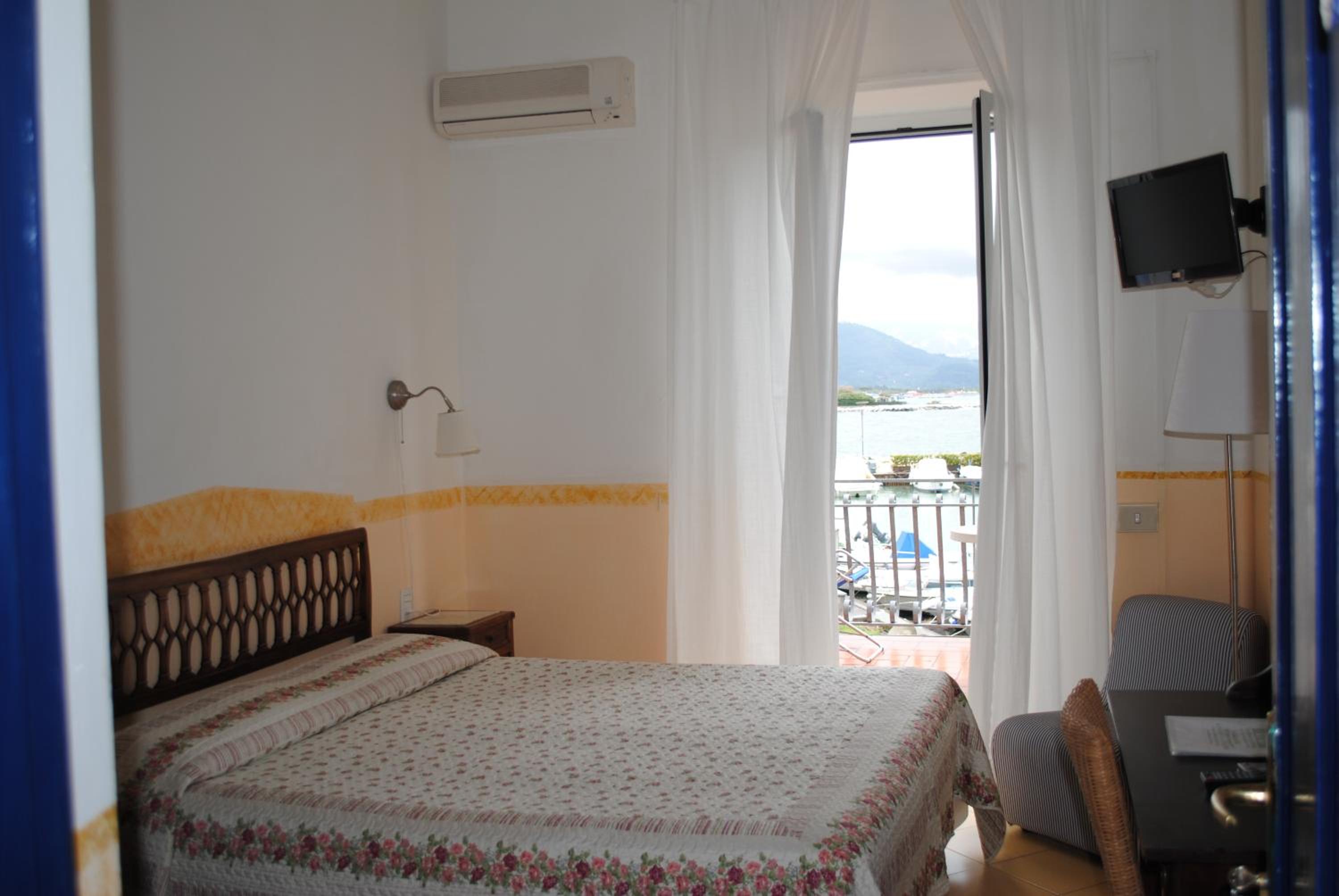 Classic Double Room - Photo 8