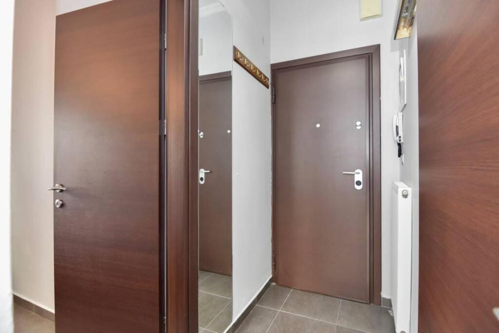 One-Bedroom Apartment - Photo 6