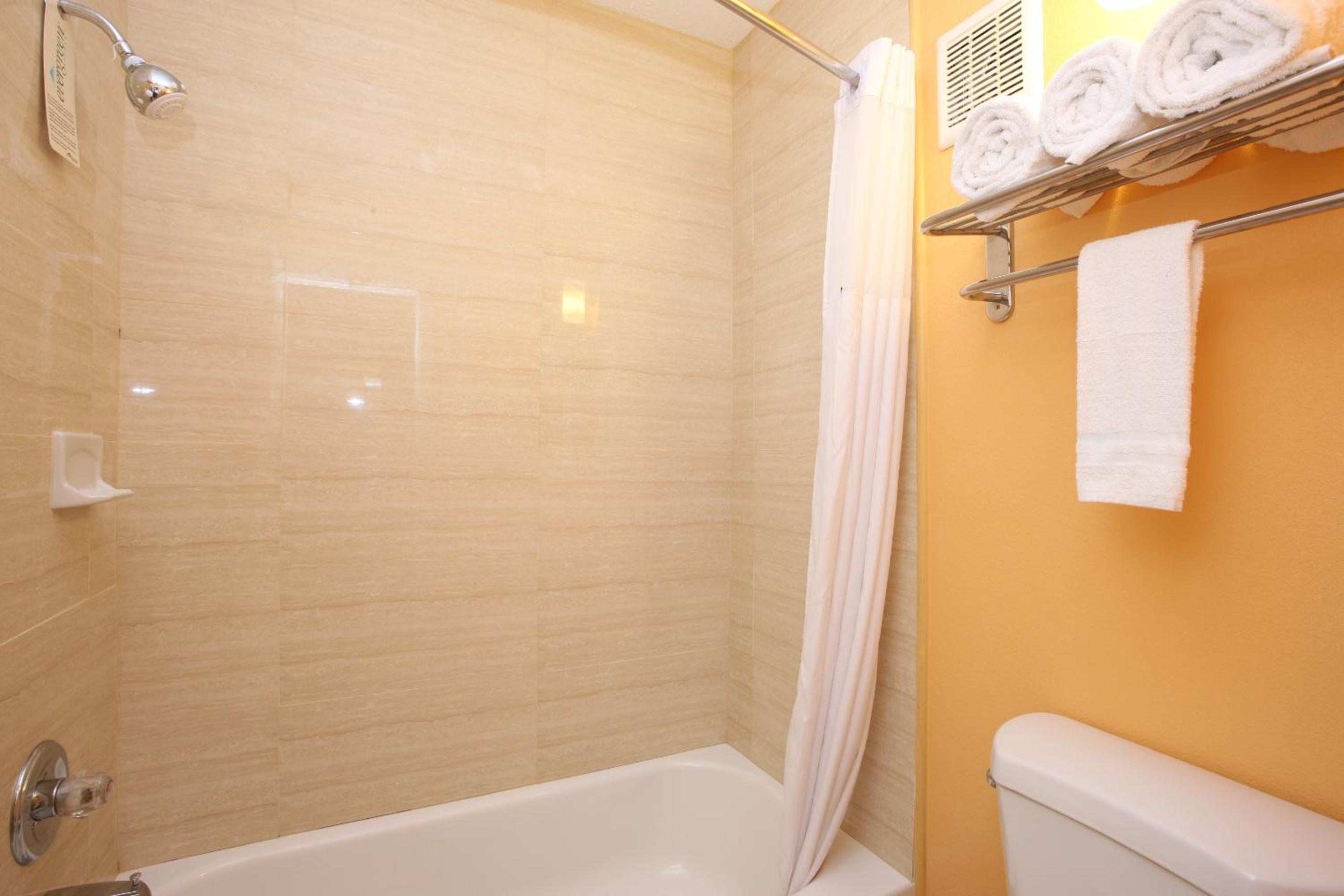 Superior Queen Room with Two Queen Beds - Non-Smoking - Photo 5
