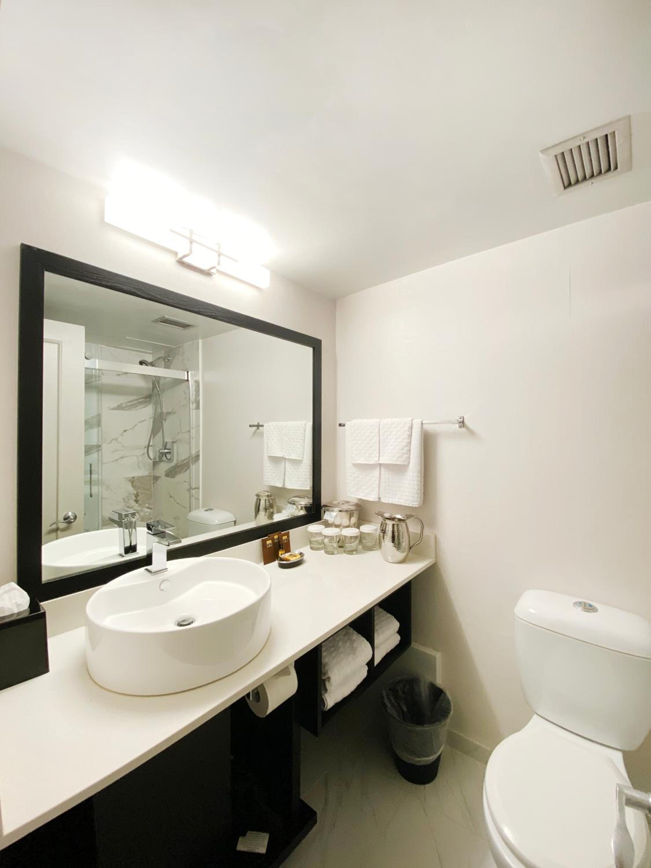 Premium Room with Two Queen Beds and Balcony - Photo 2