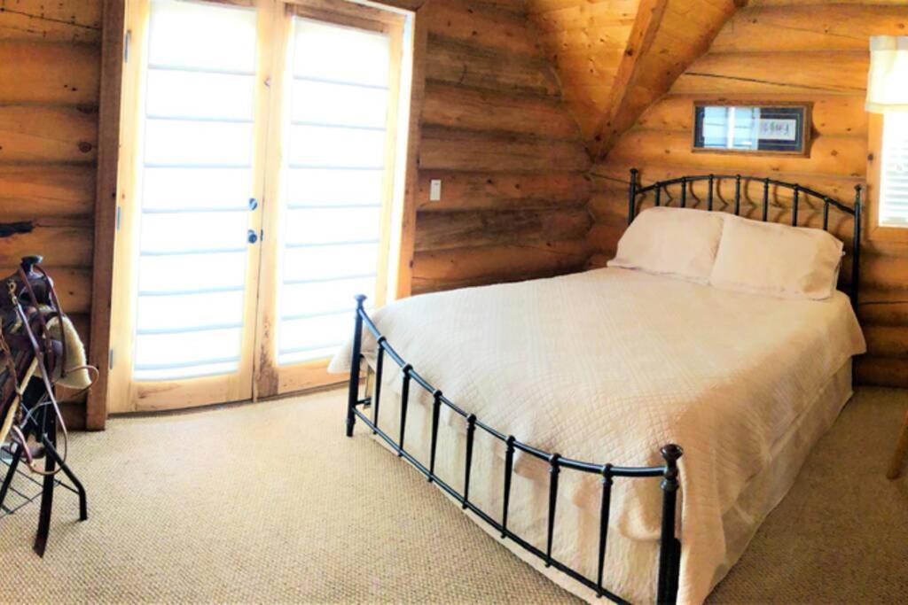 Five-Bedroom House photo 3