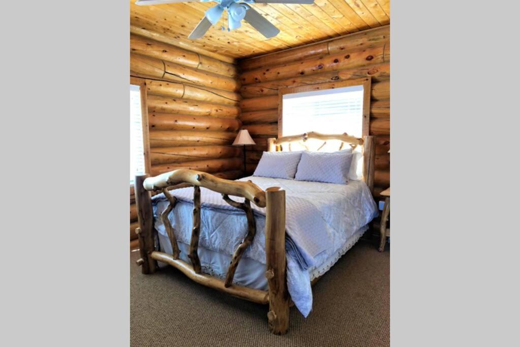 Five-Bedroom House photo 2