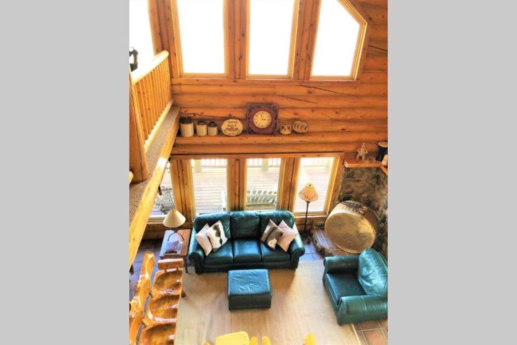 Five-Bedroom House photo 1