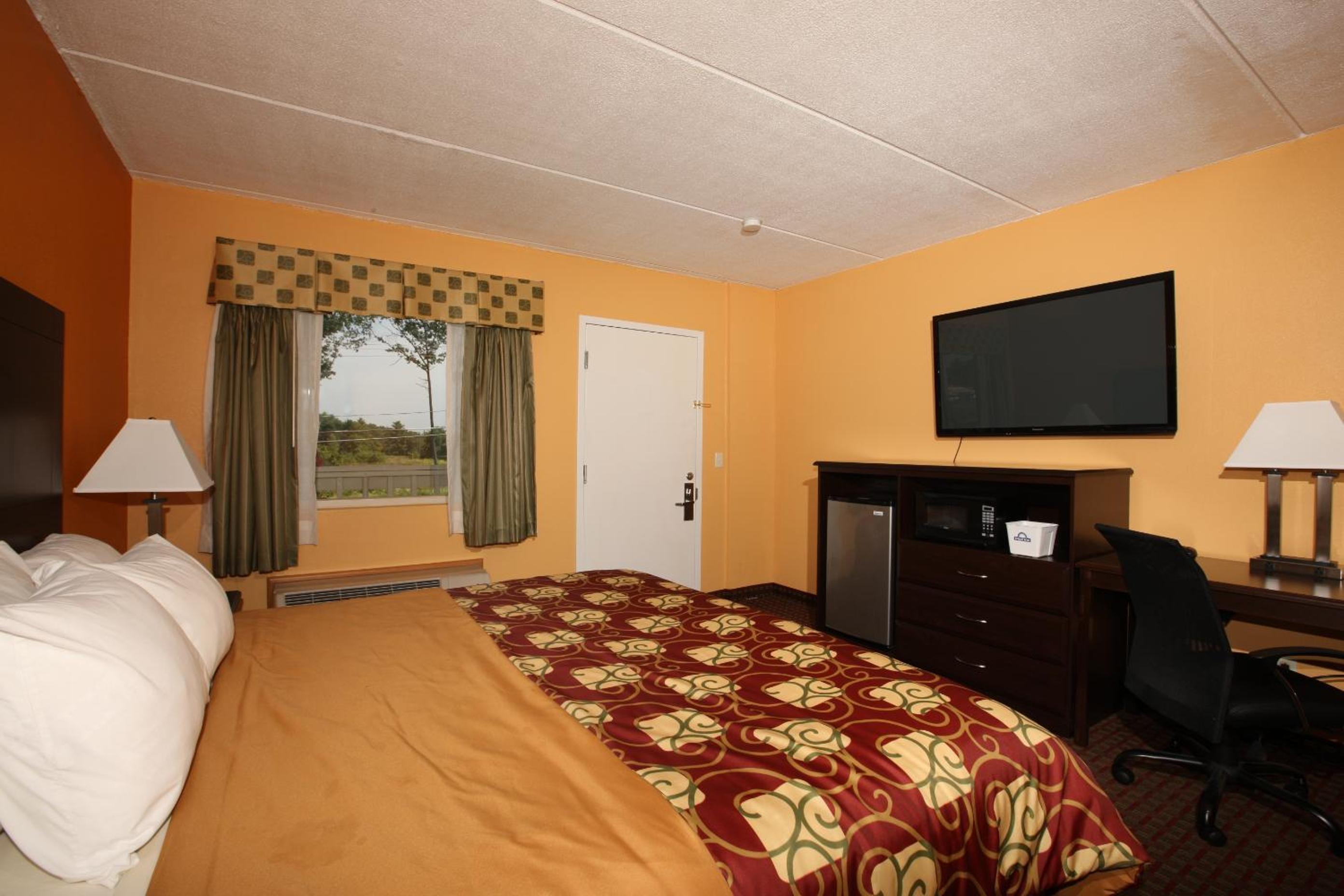 Deluxe Queen Room - Smoking - Photo 1