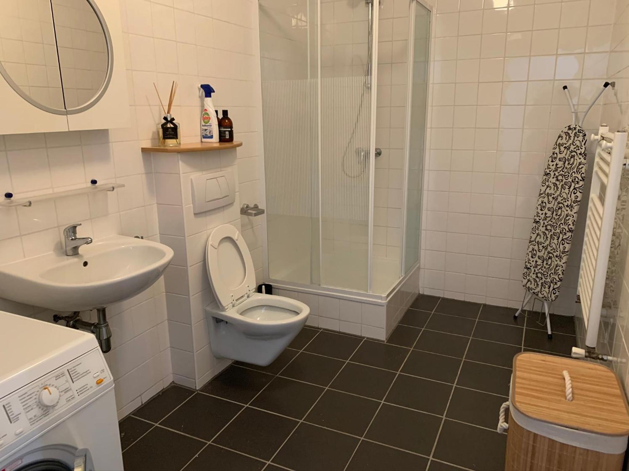 Deluxe Family Suite - Photo 8