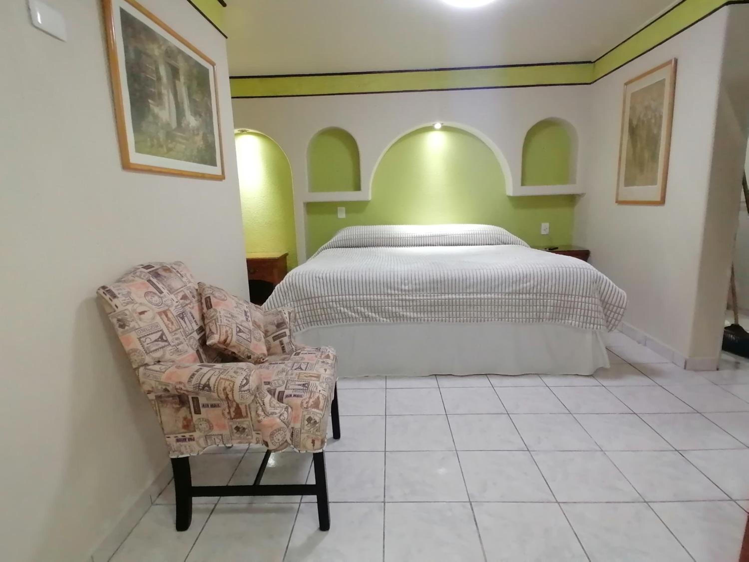 Deluxe Queen Room - Photo 1