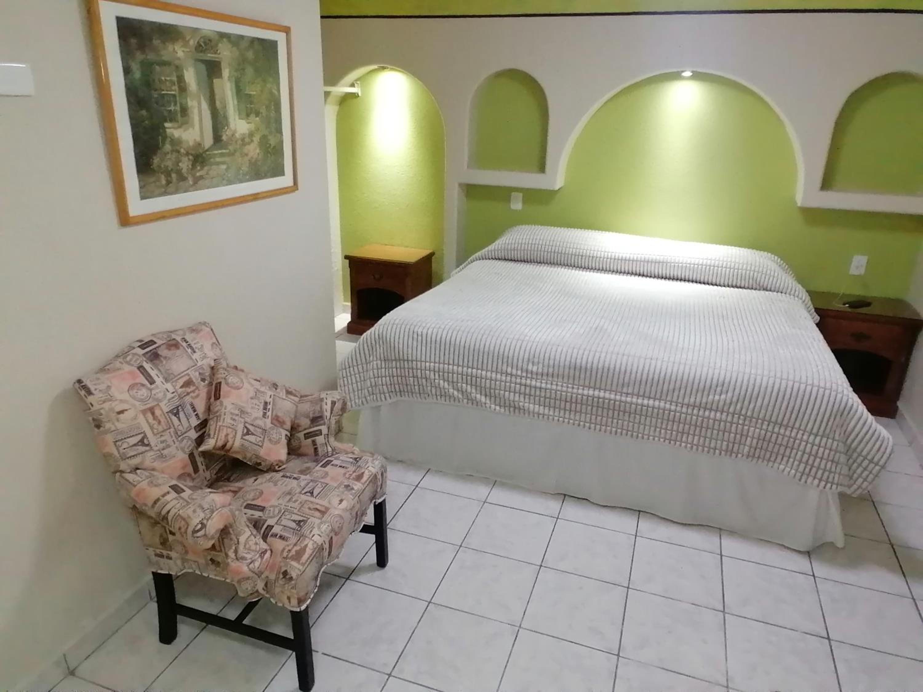 Deluxe Queen Room - Photo 4