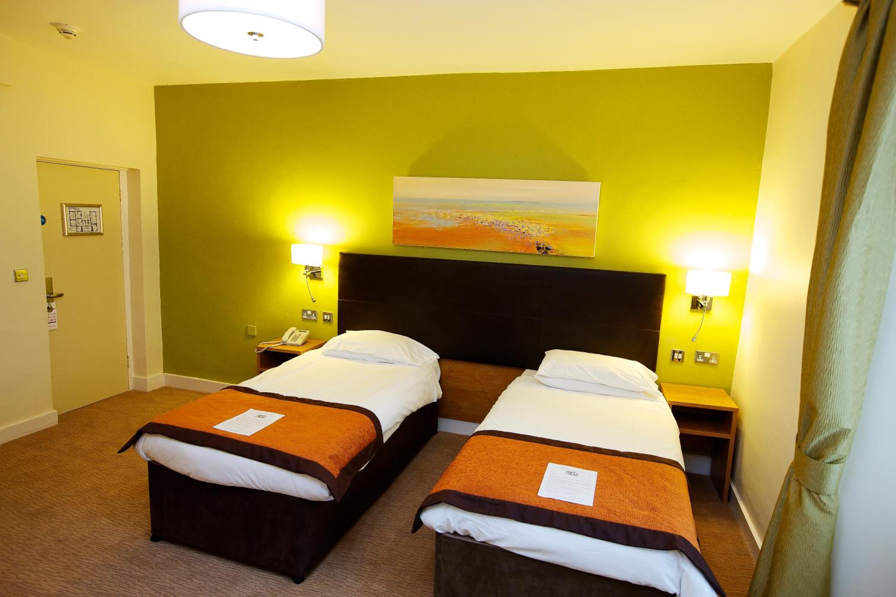 Twin Room - Photo 1