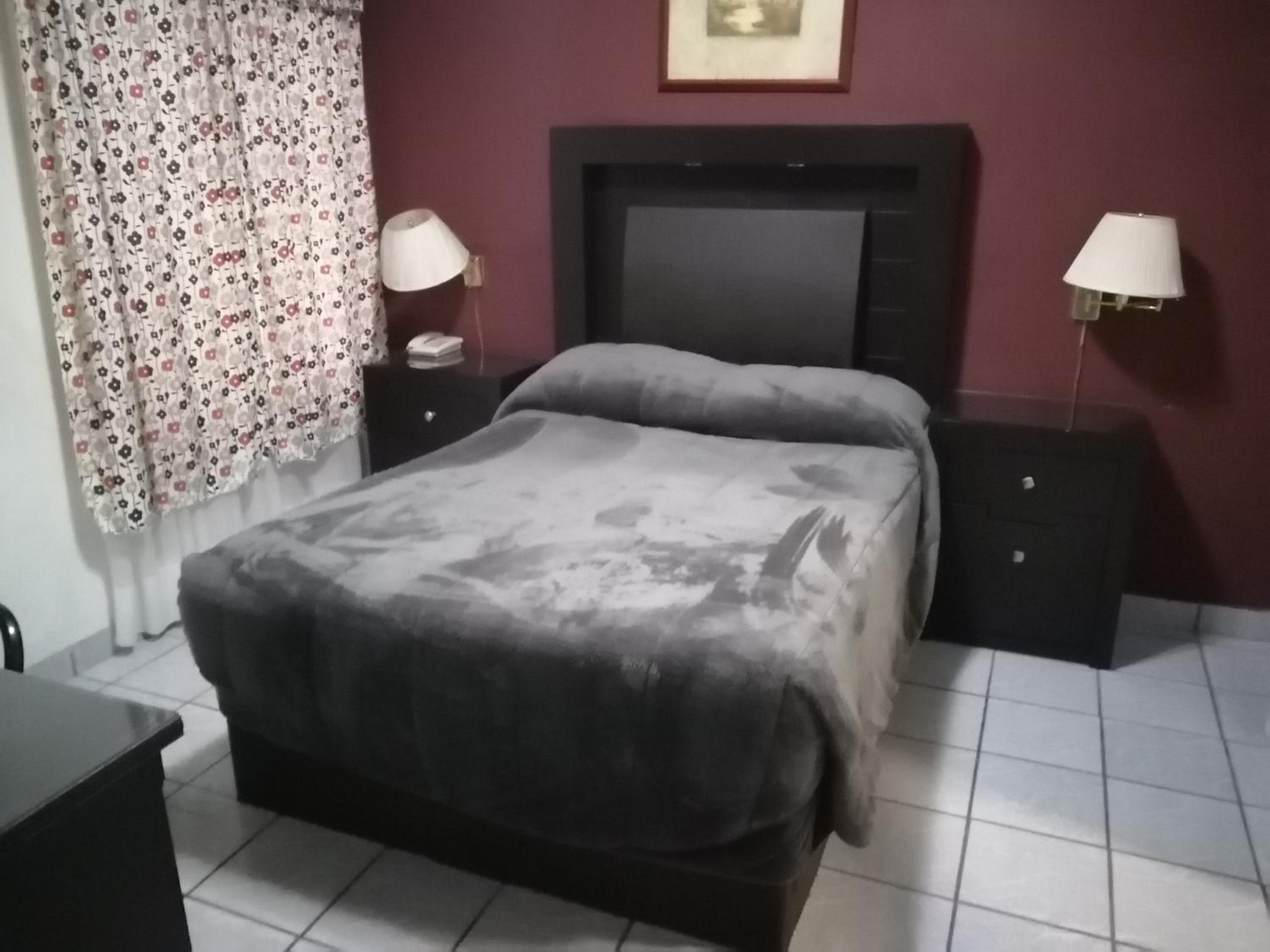 Queen Room - Photo 9