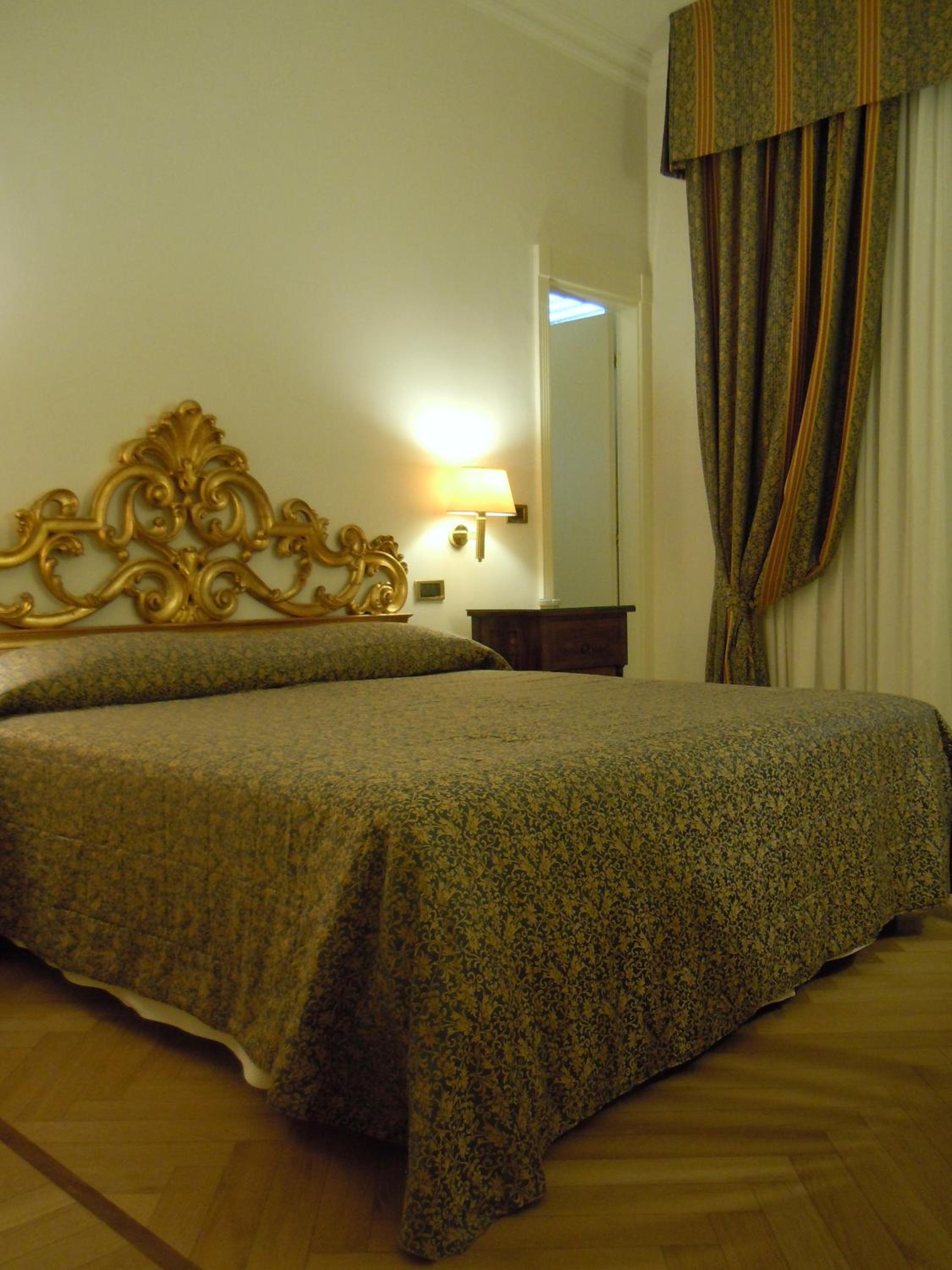 Double Room (1 Adult) - Photo 1