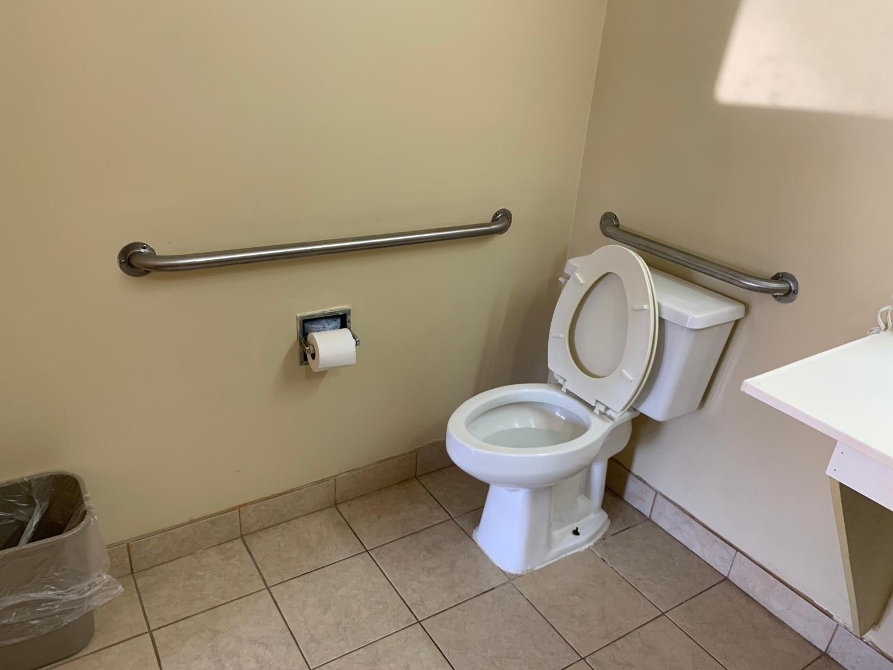 Single Room - Disability Access photo 3