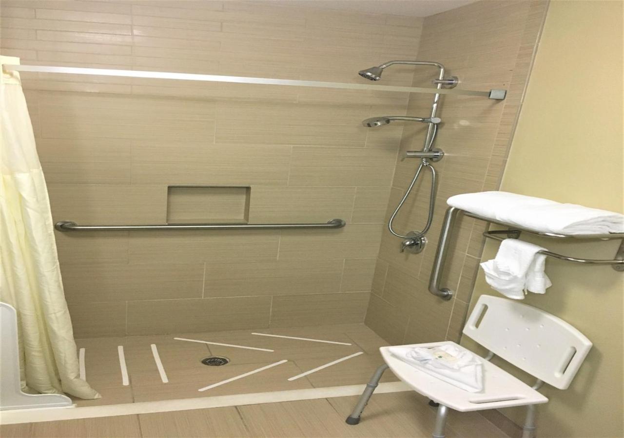 King Suite First Floor - Accessible/Non-Smoking - Photo 6
