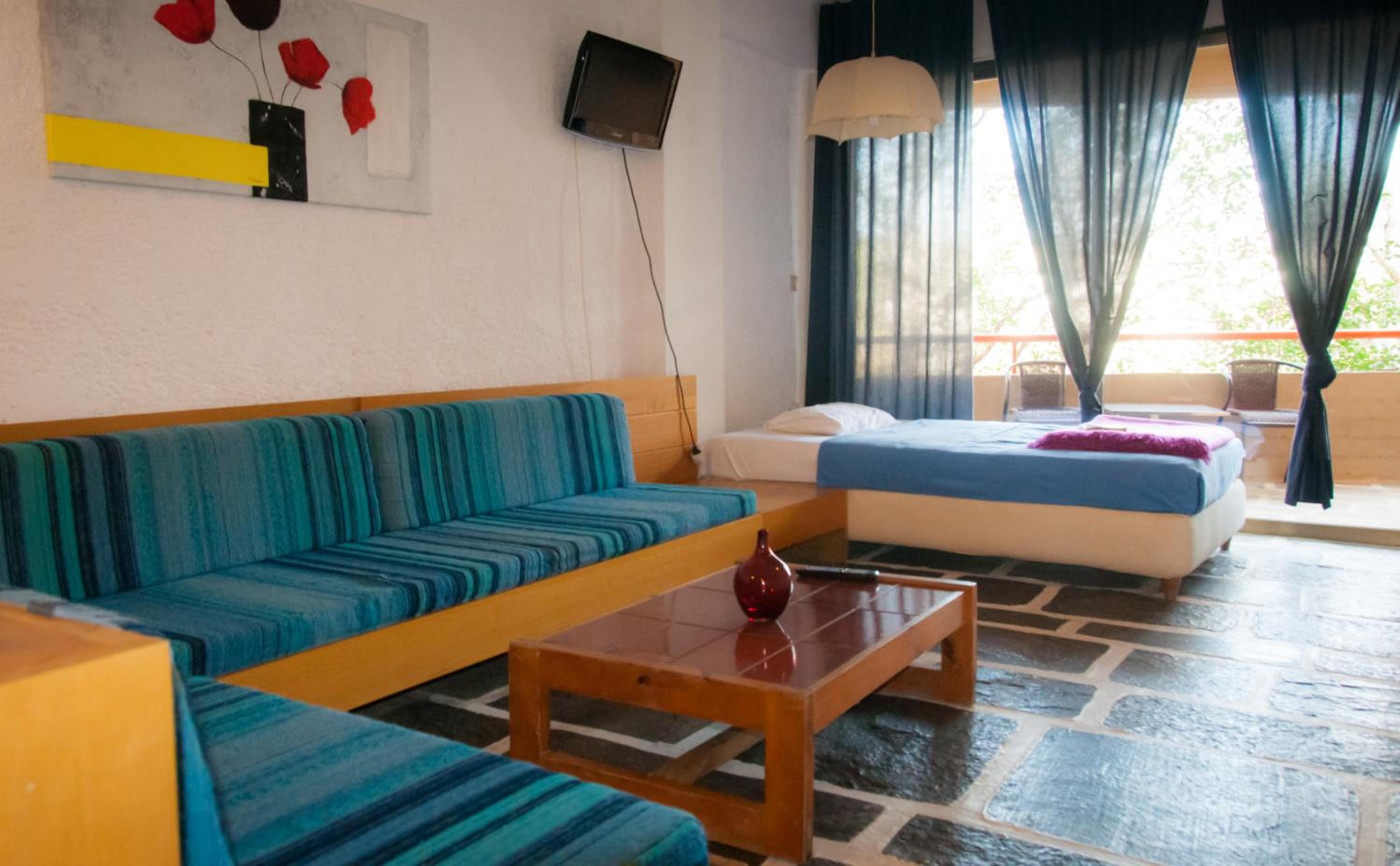 Suite - Photo 25