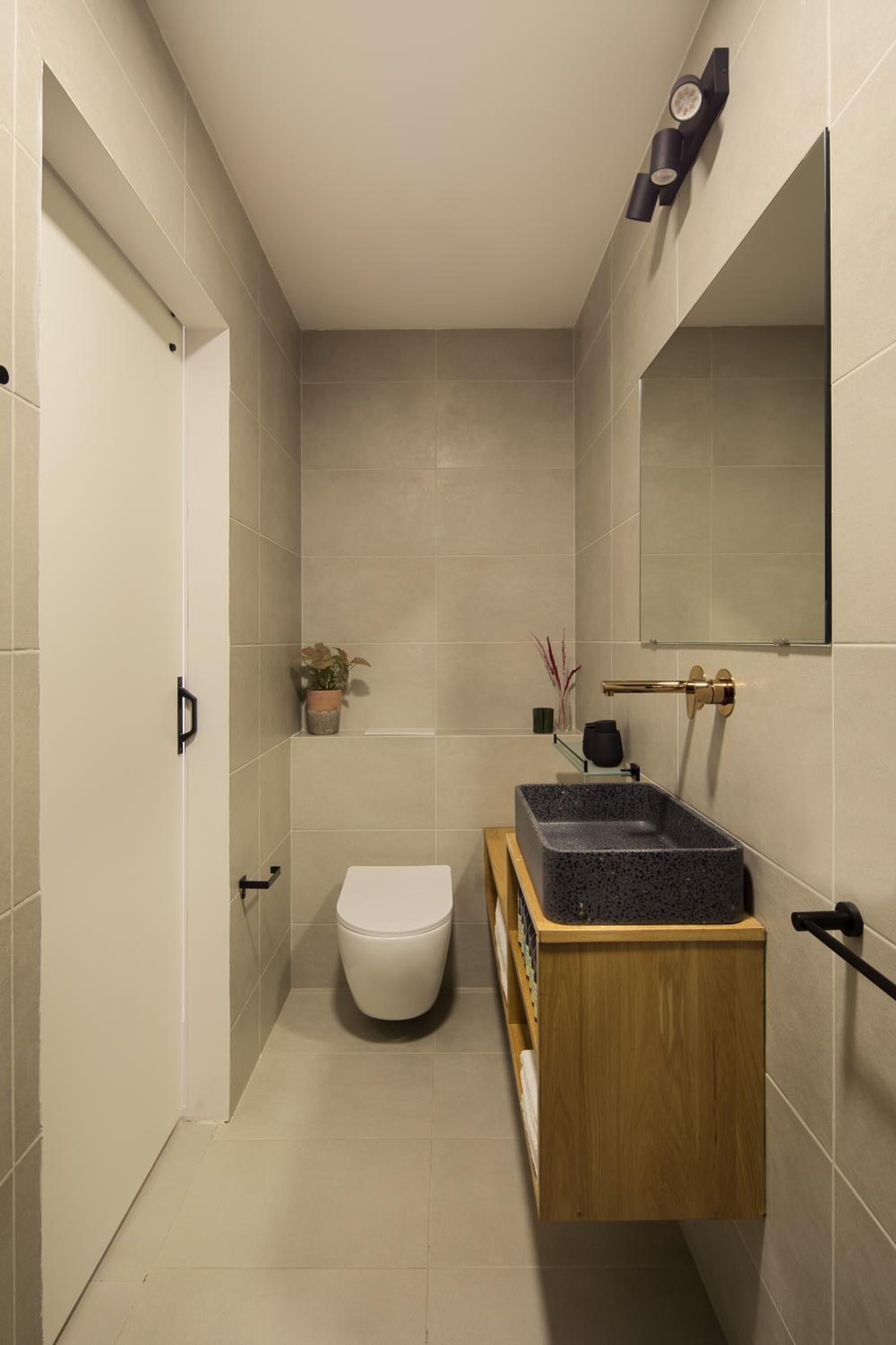 Deluxe Suite with Sea View - Photo 10