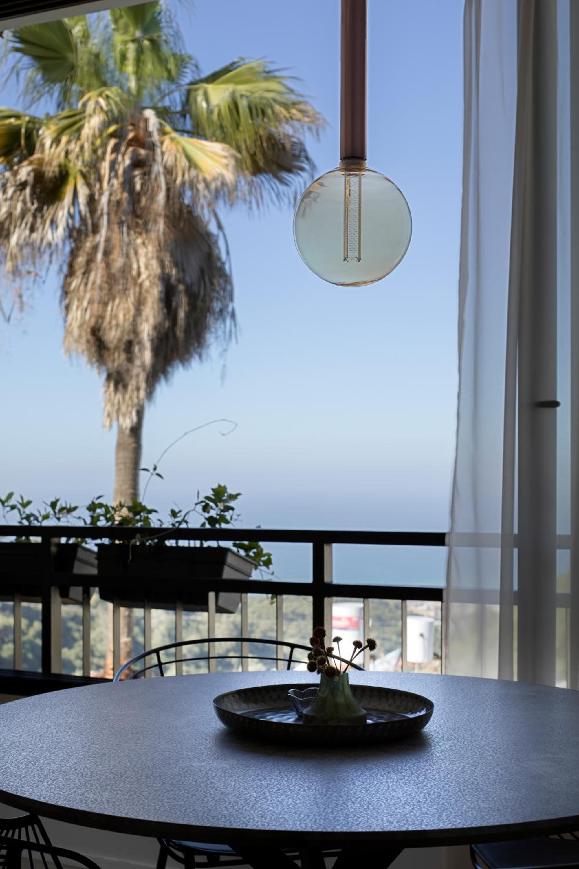 Deluxe Suite with Sea View - Photo 13