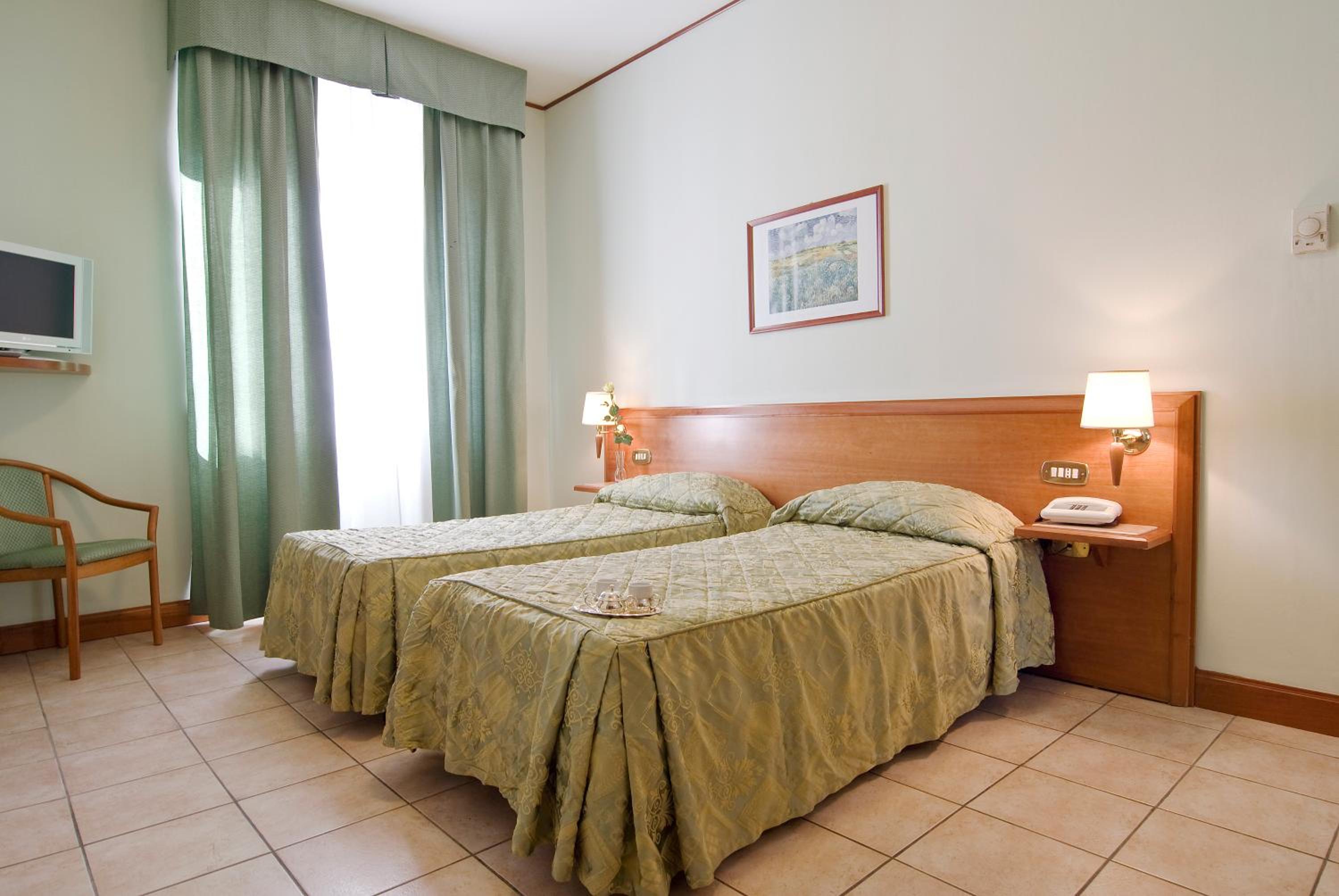 Classic Double or Twin Room - Photo 8