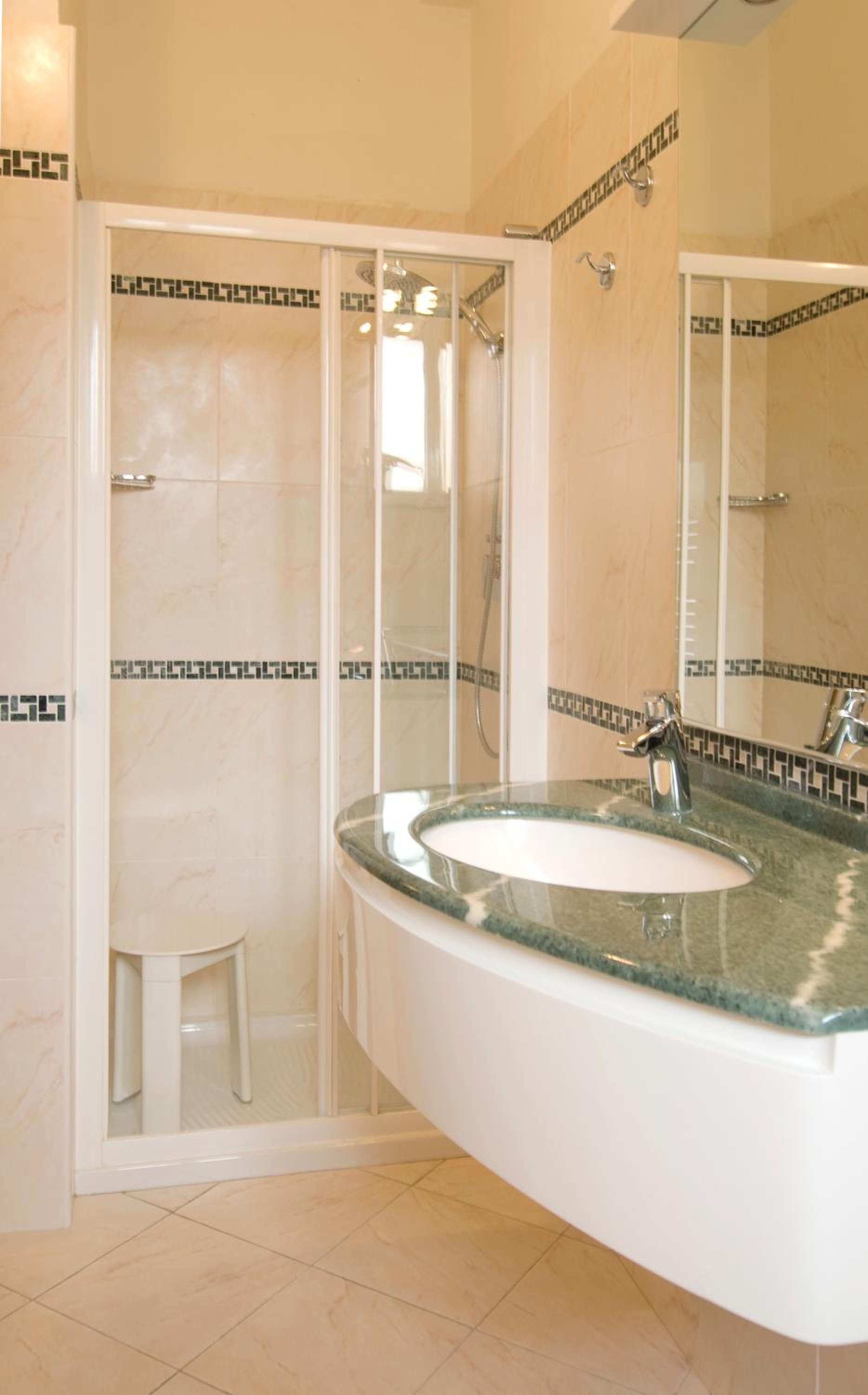 Classic Double or Twin Room - Photo 3
