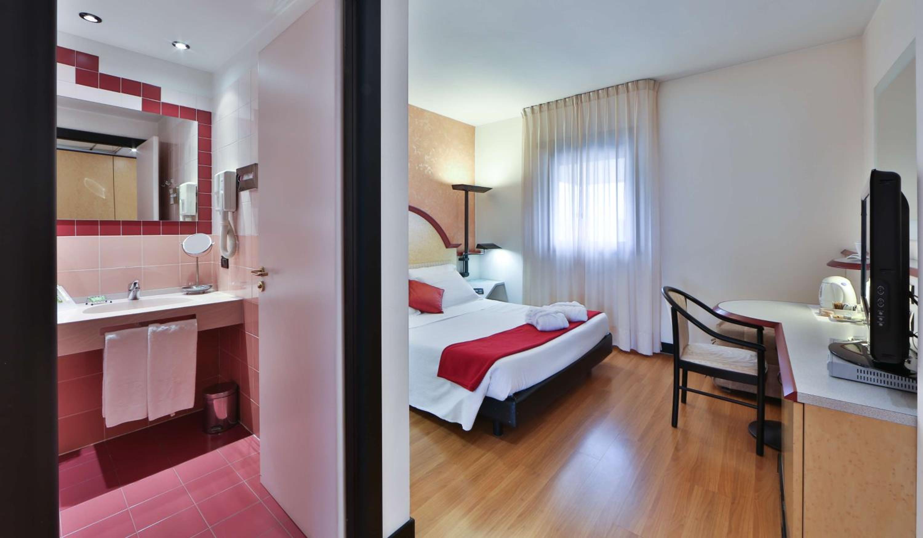 Superior King Room - Photo 3