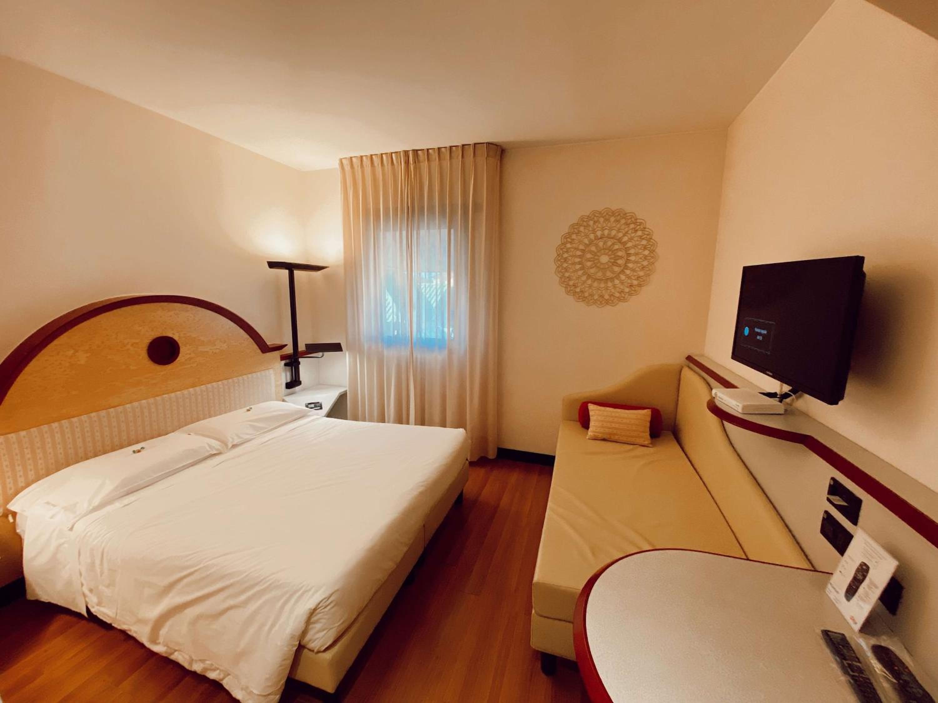 Standard King Room - Photo 1