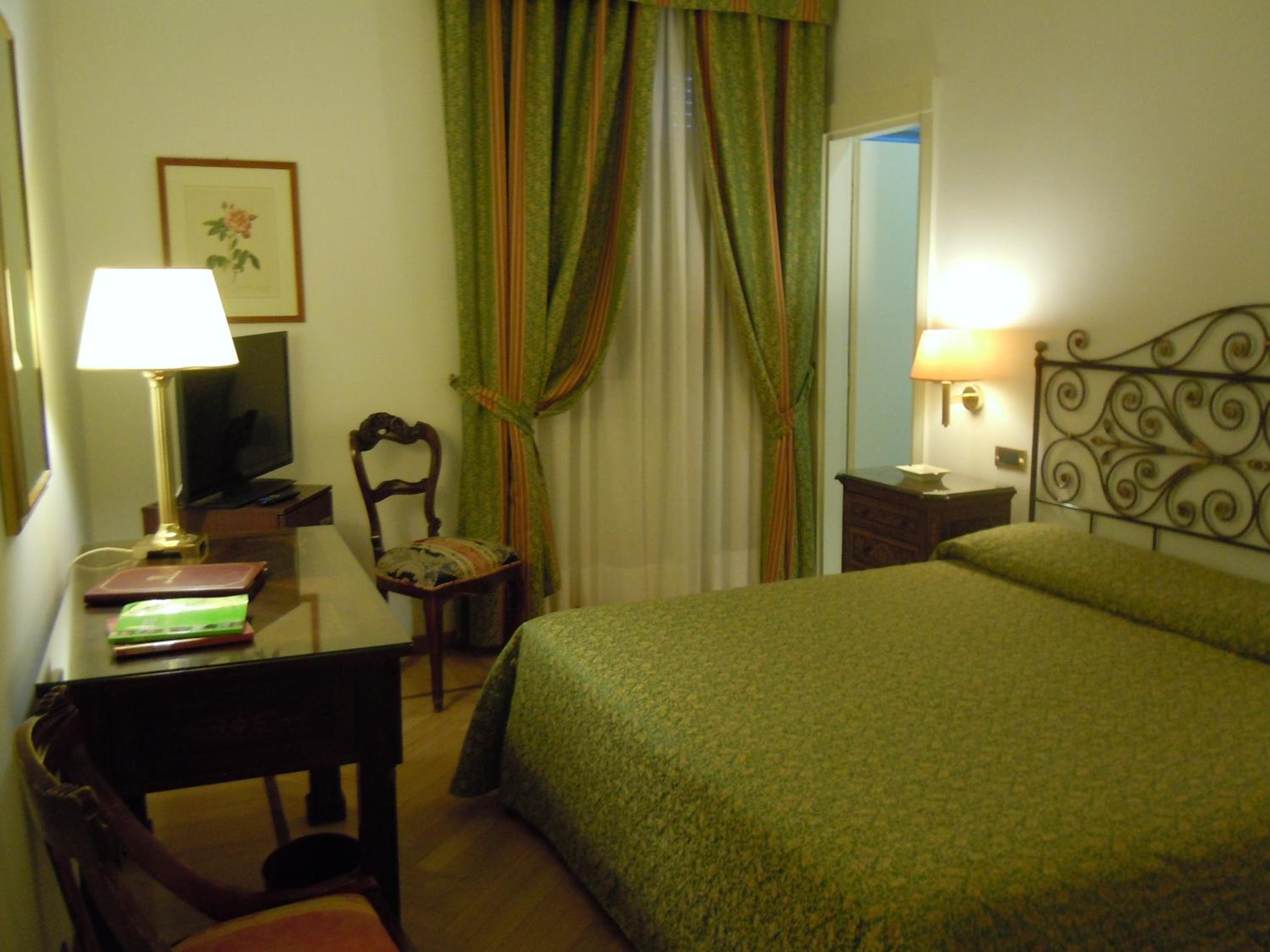 Double Room (1 Adult) - Photo 3