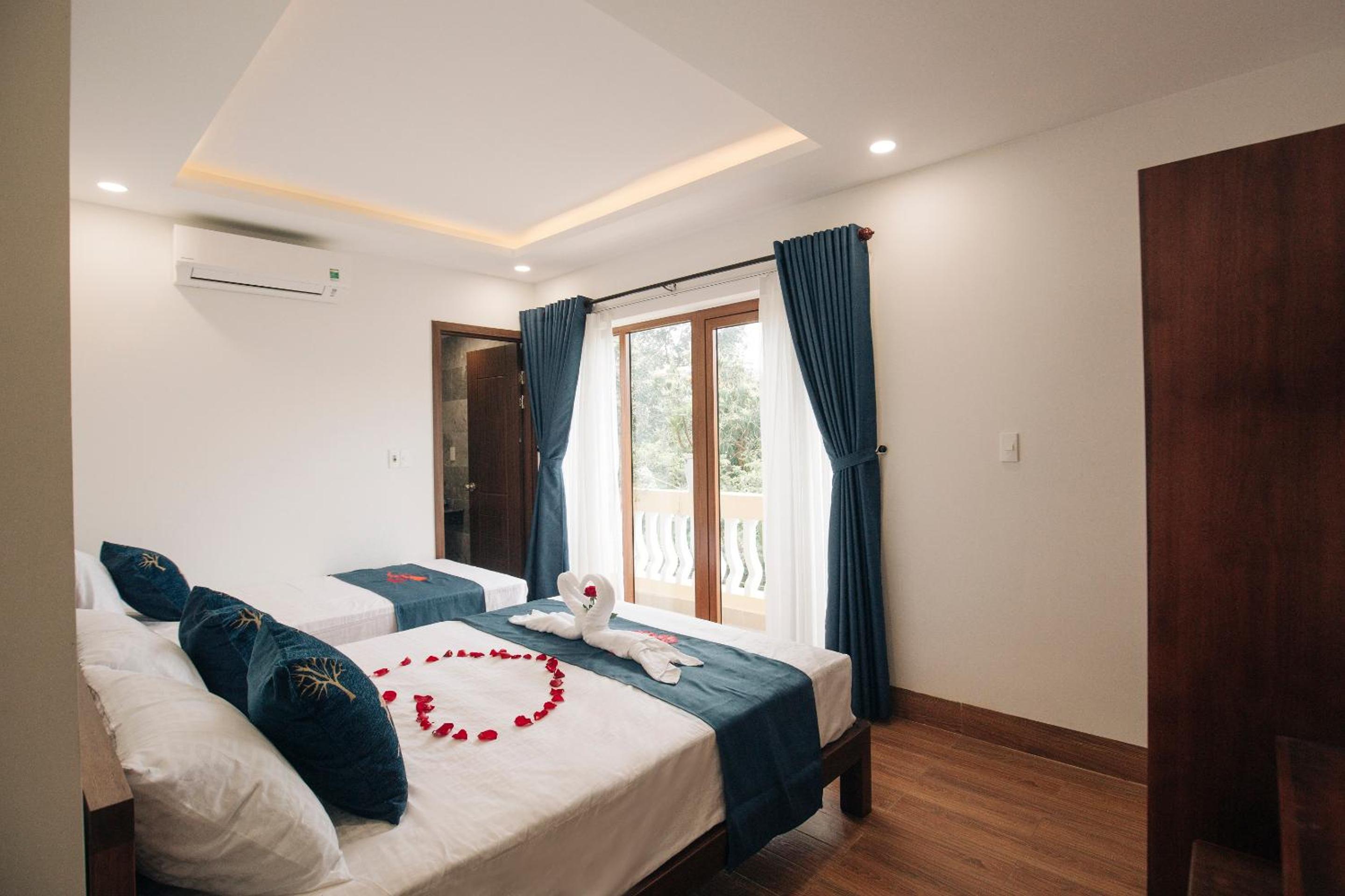 Superior Double or Twin Room with City View - Photo 1