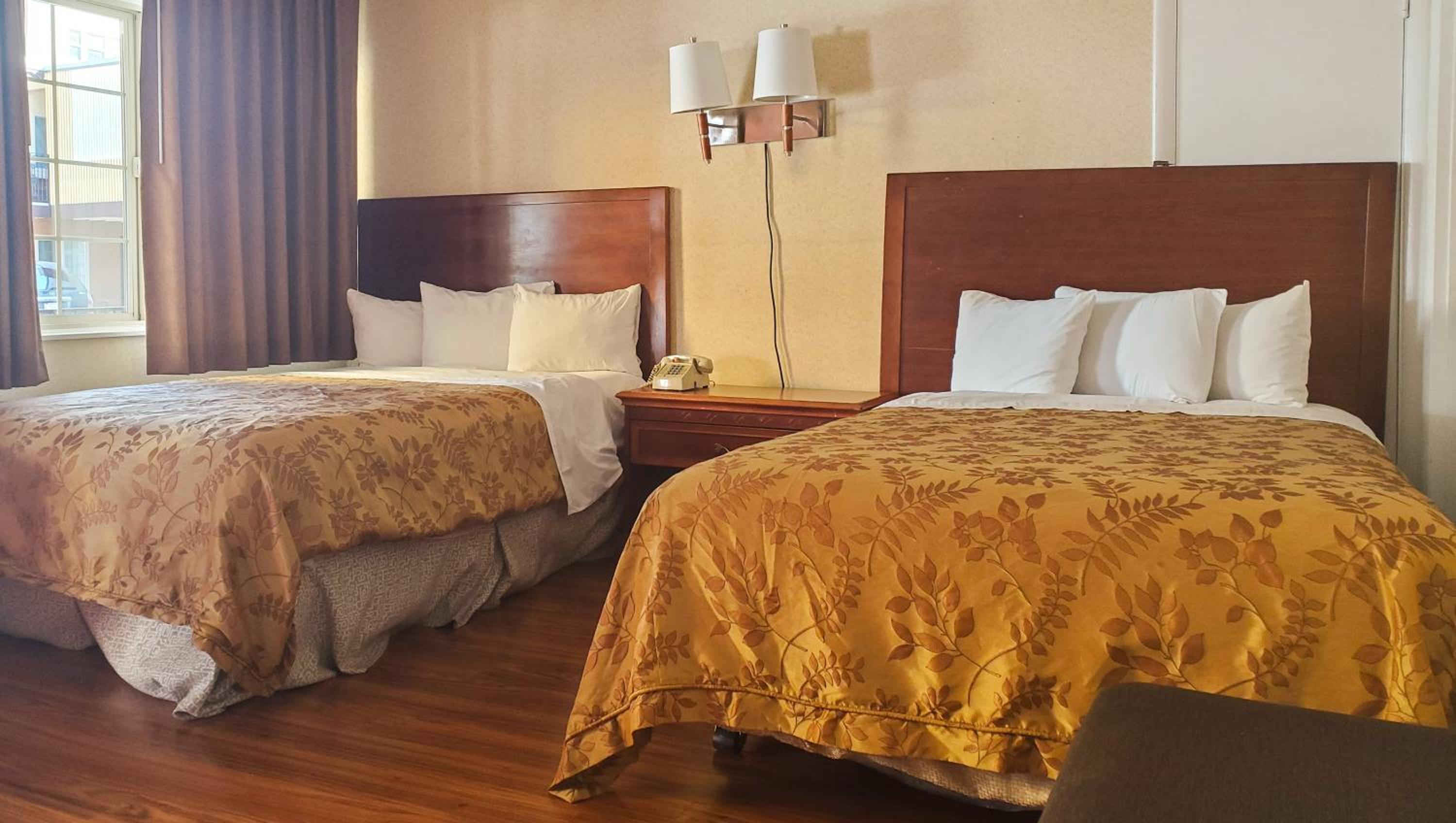 Double Room with Two Double Beds - Disability Access photo 2