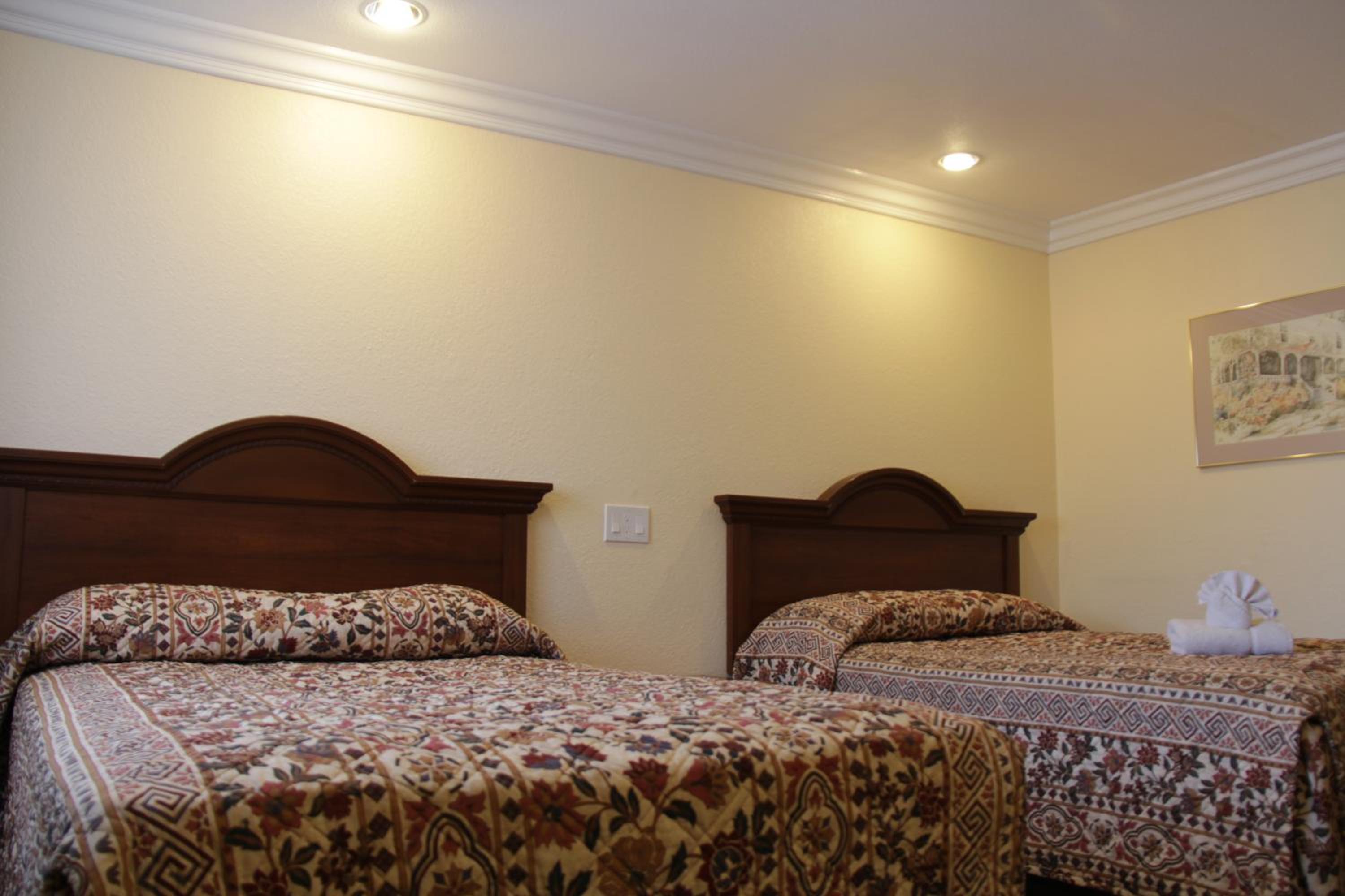 Double Room with Two Double Beds - Photo 1