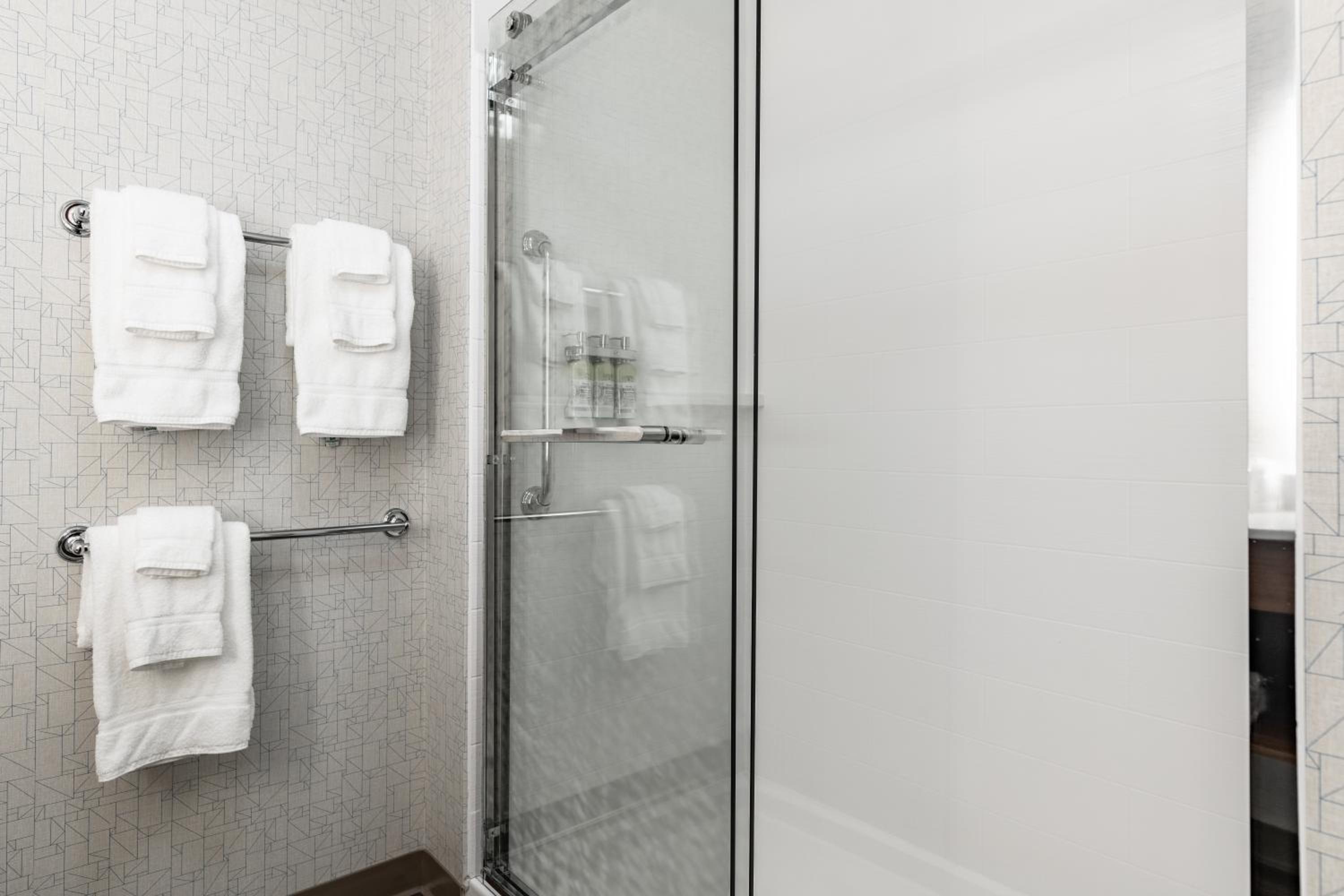 Standard King Room - Photo 8