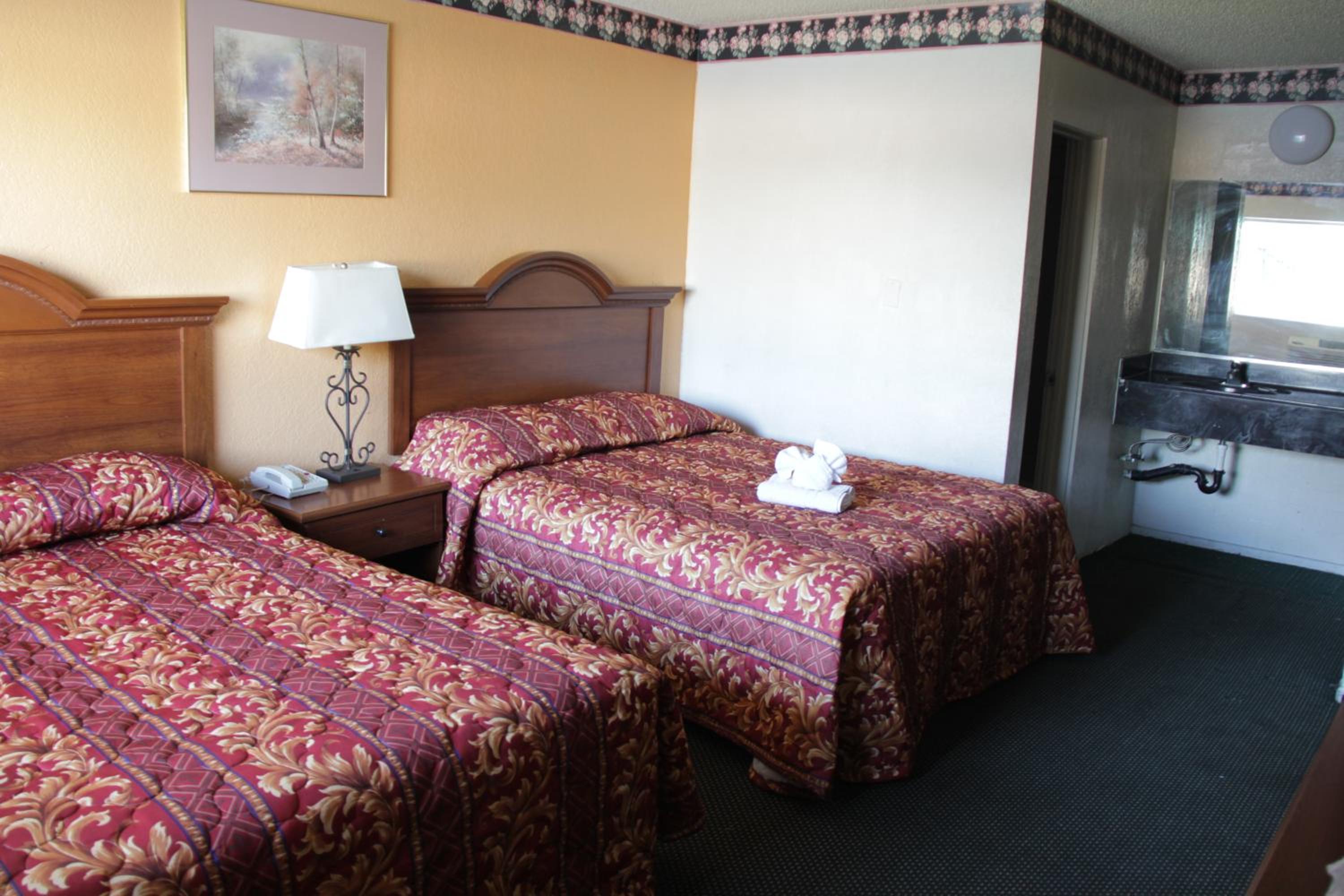 Double Room with Two Double Beds - Photo 5