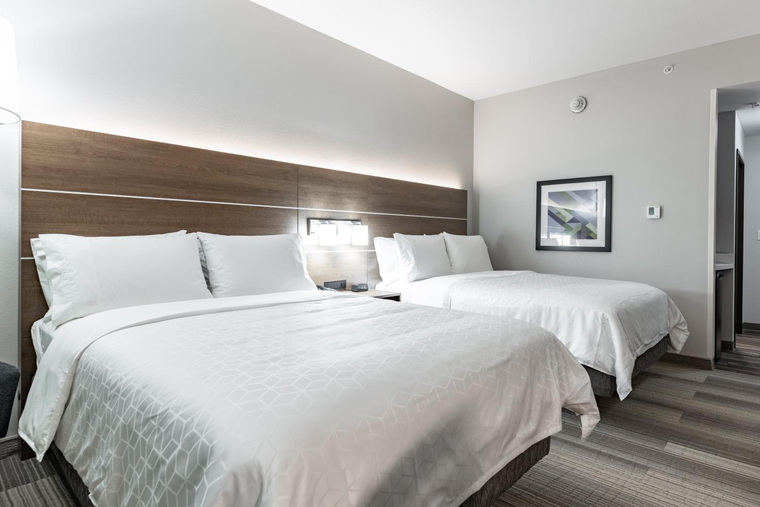 Suite with Two Queen Beds - Photo 5