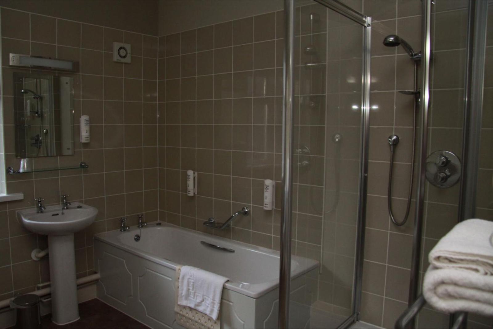 Family Room - Photo 2
