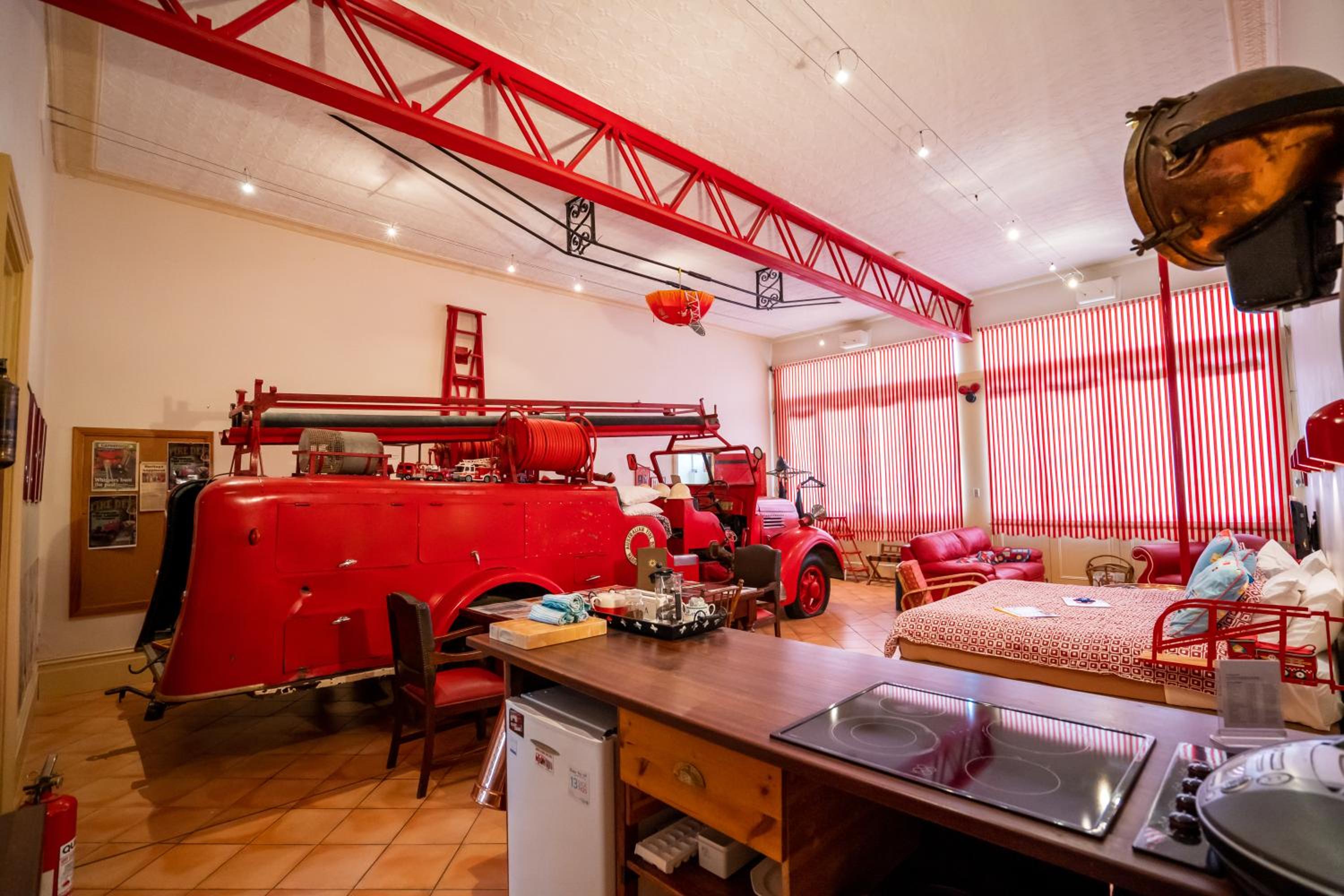 Fire Engine Spa Suite - Photo 9