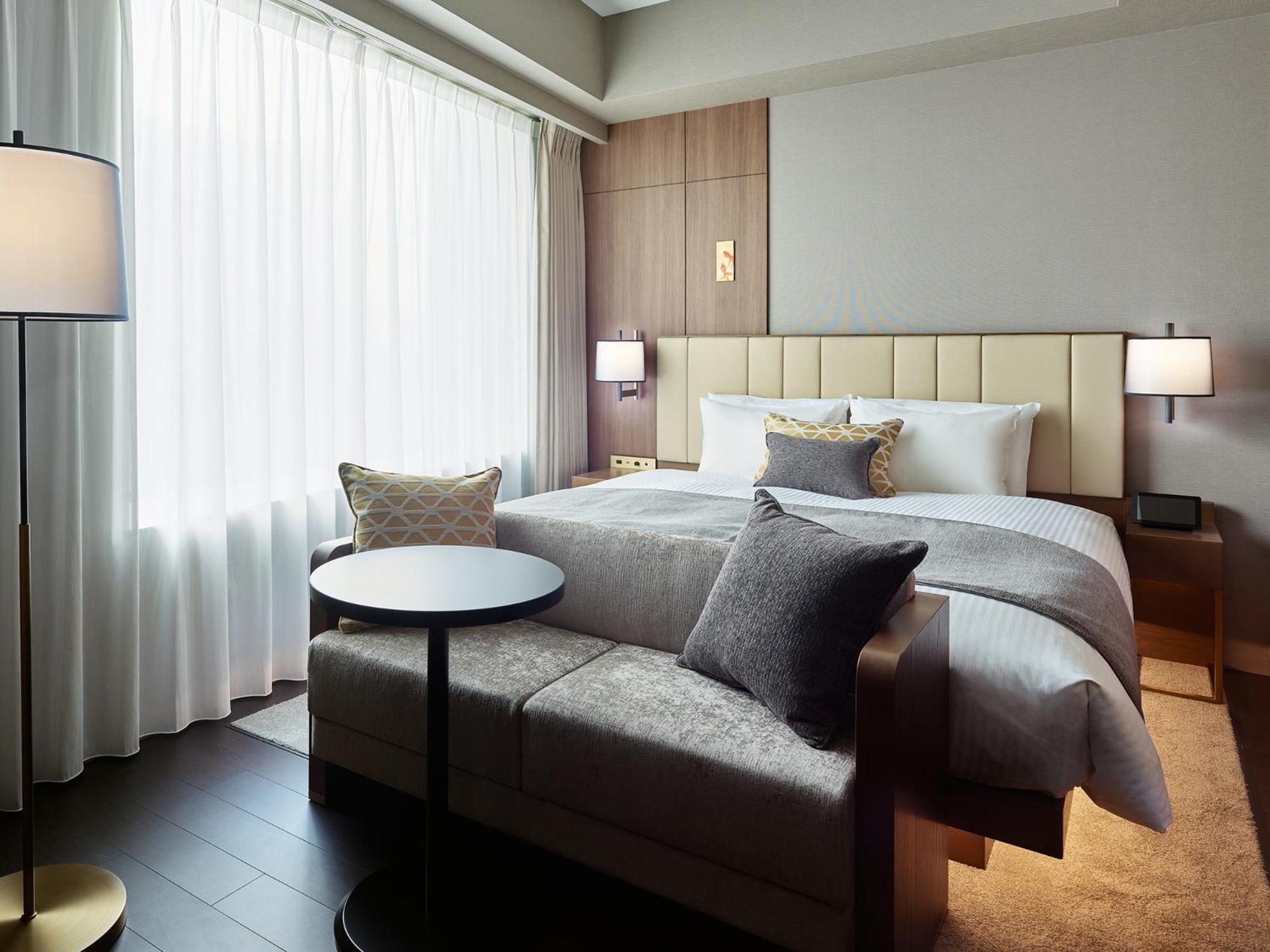 Superior King Room With Sofa - Non-Smoking - Photo 1