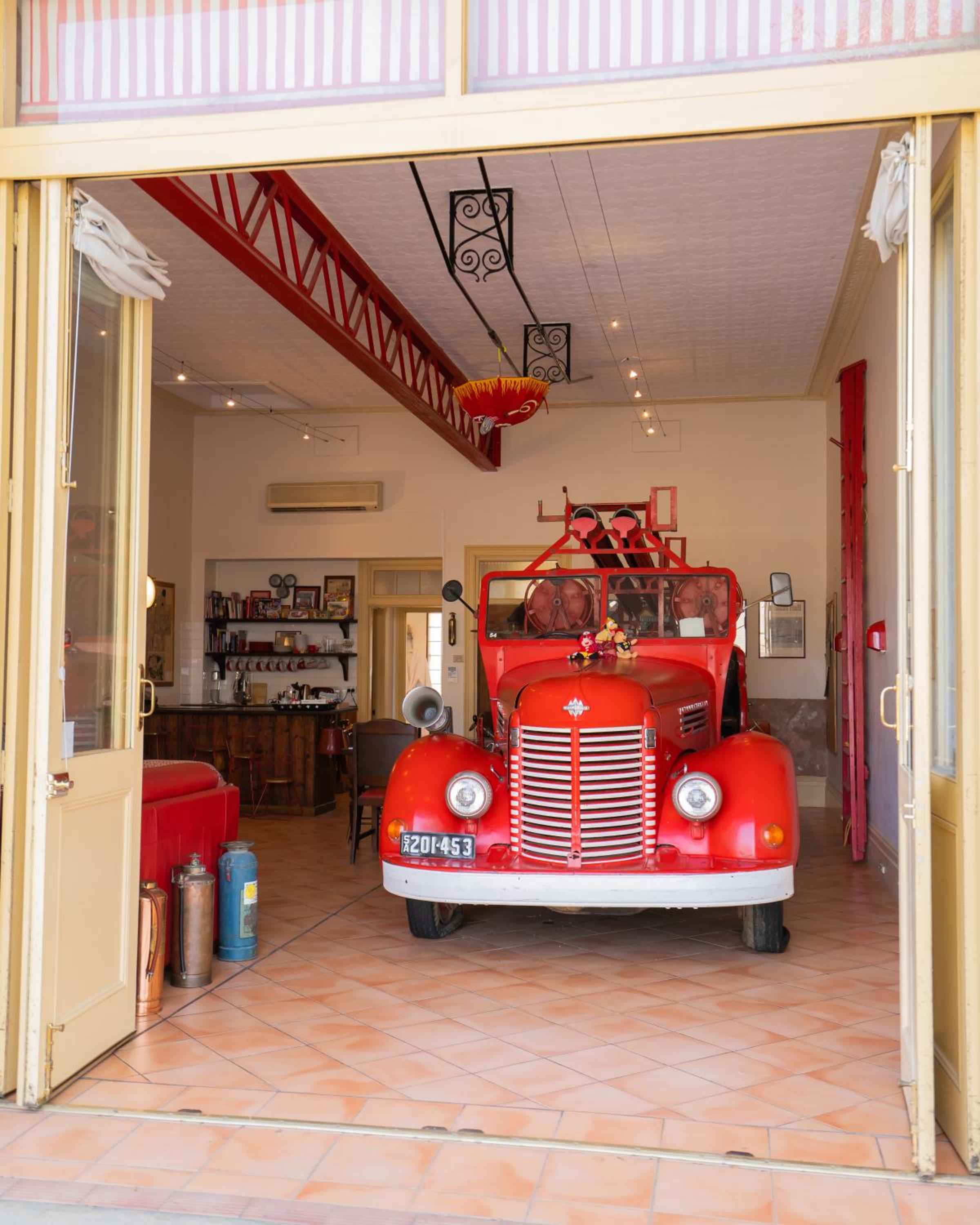 Fire Engine Spa Suite - Photo 13