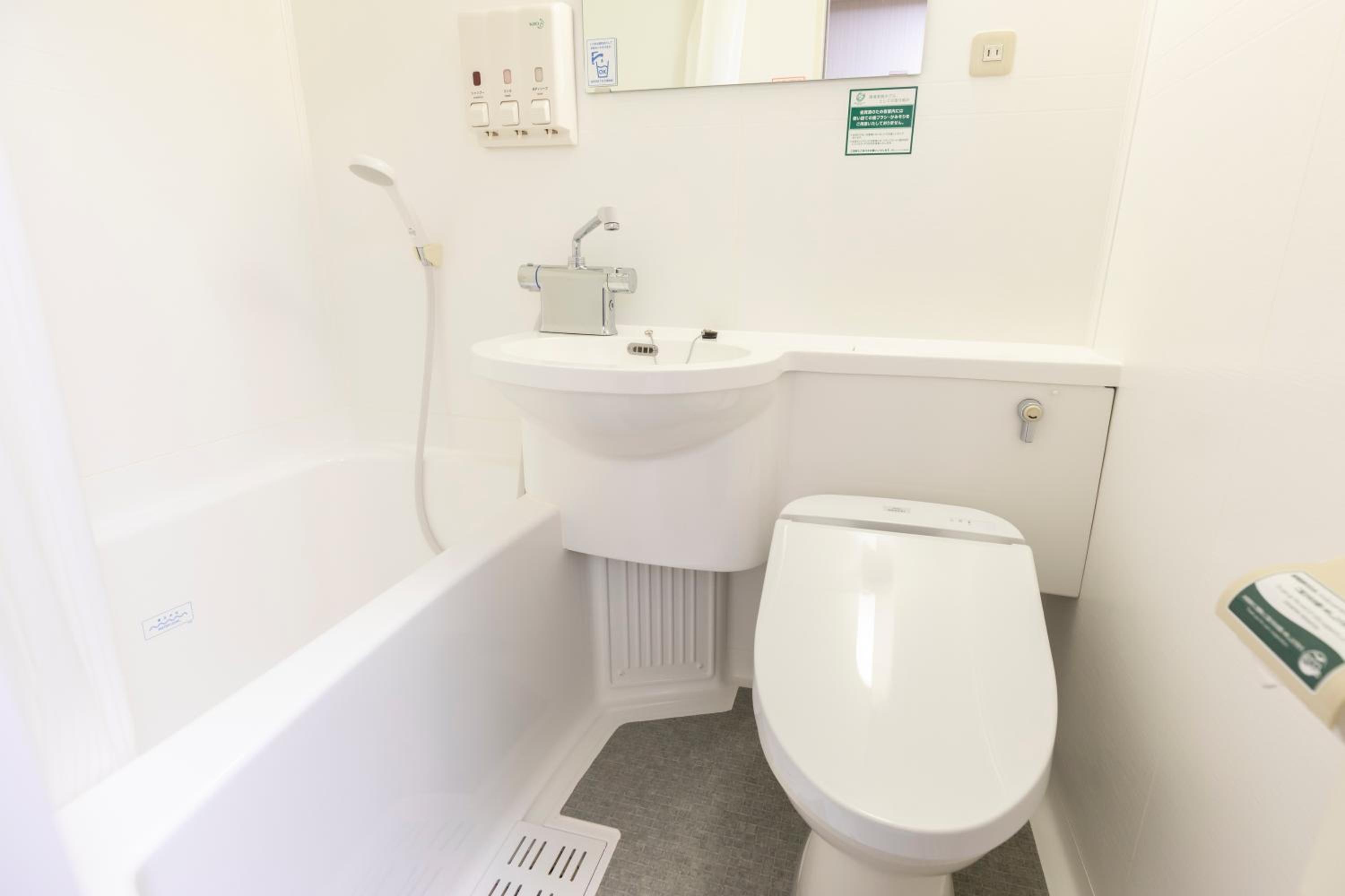 Double Room with Small Double Bed - Smoking photo 2