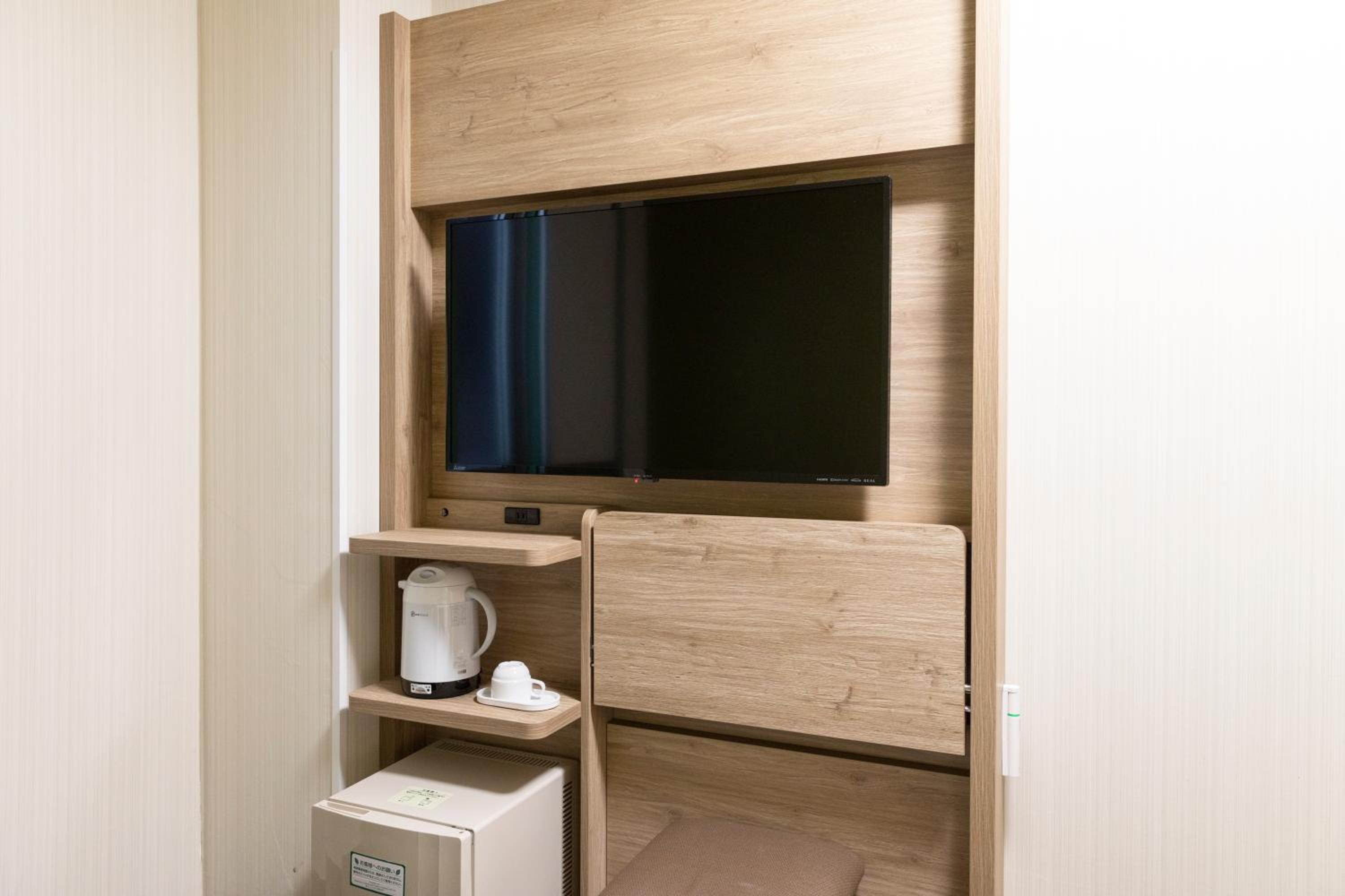 Double Room with Small Double Bed - Smoking photo 3