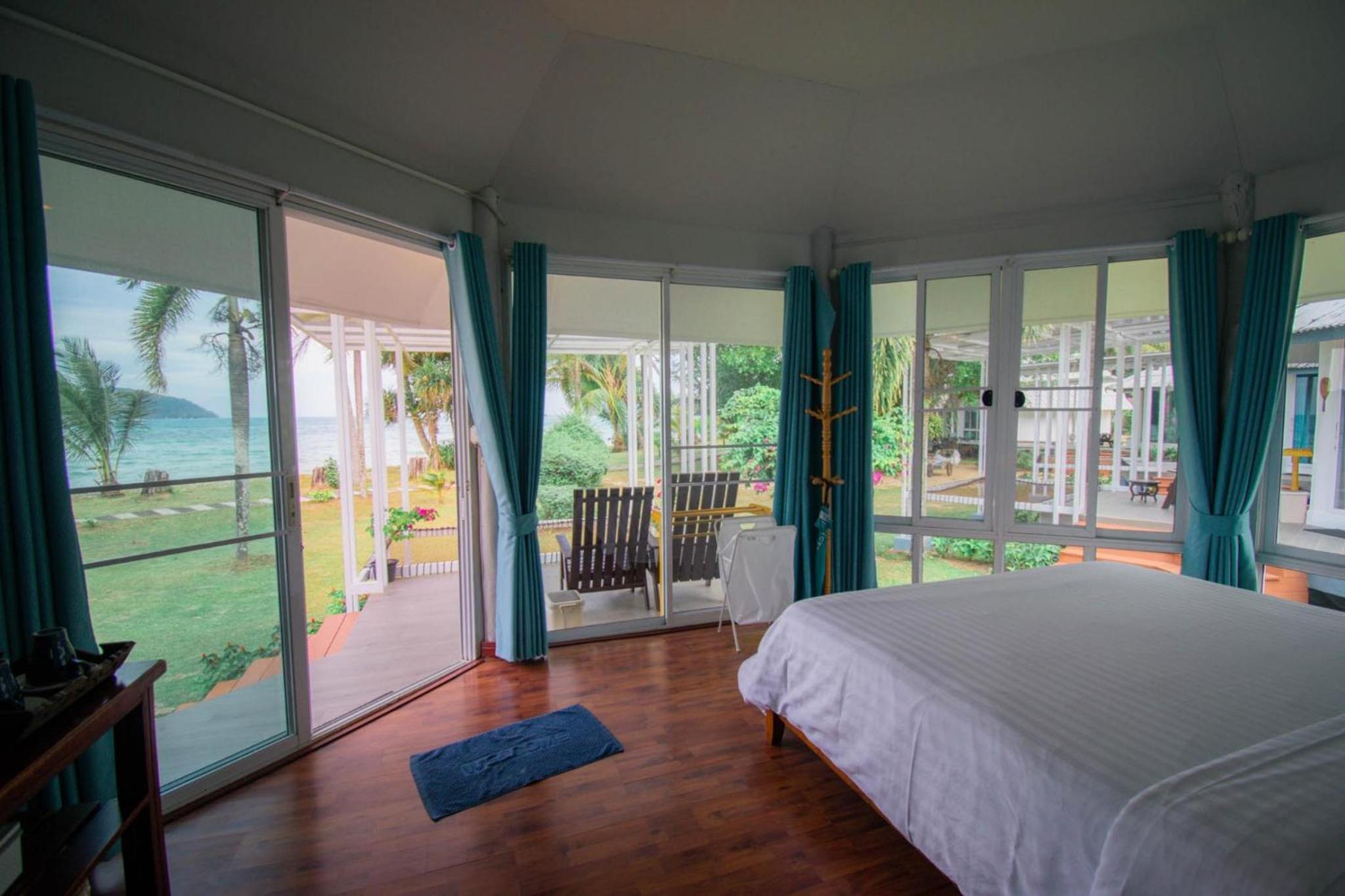 Comfort Bungalow - Beach Front photo 3