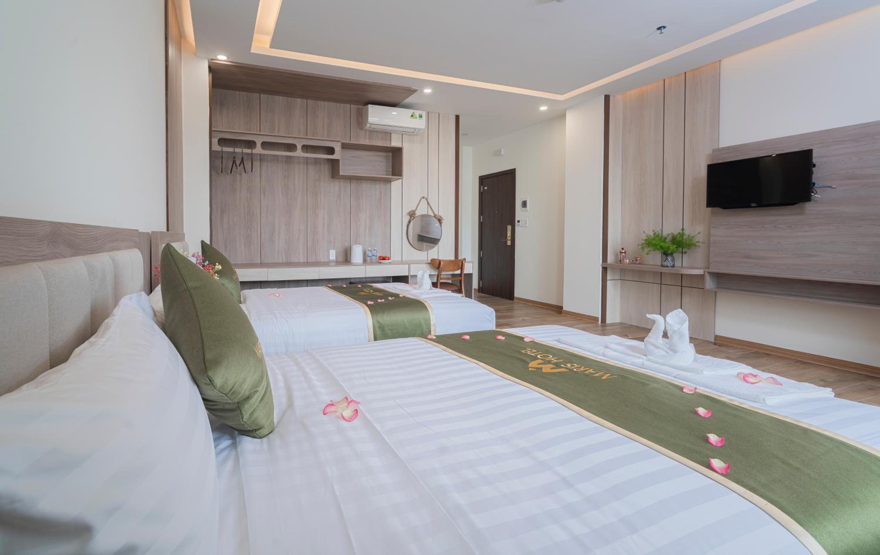 Deluxe Family Room - Photo 12