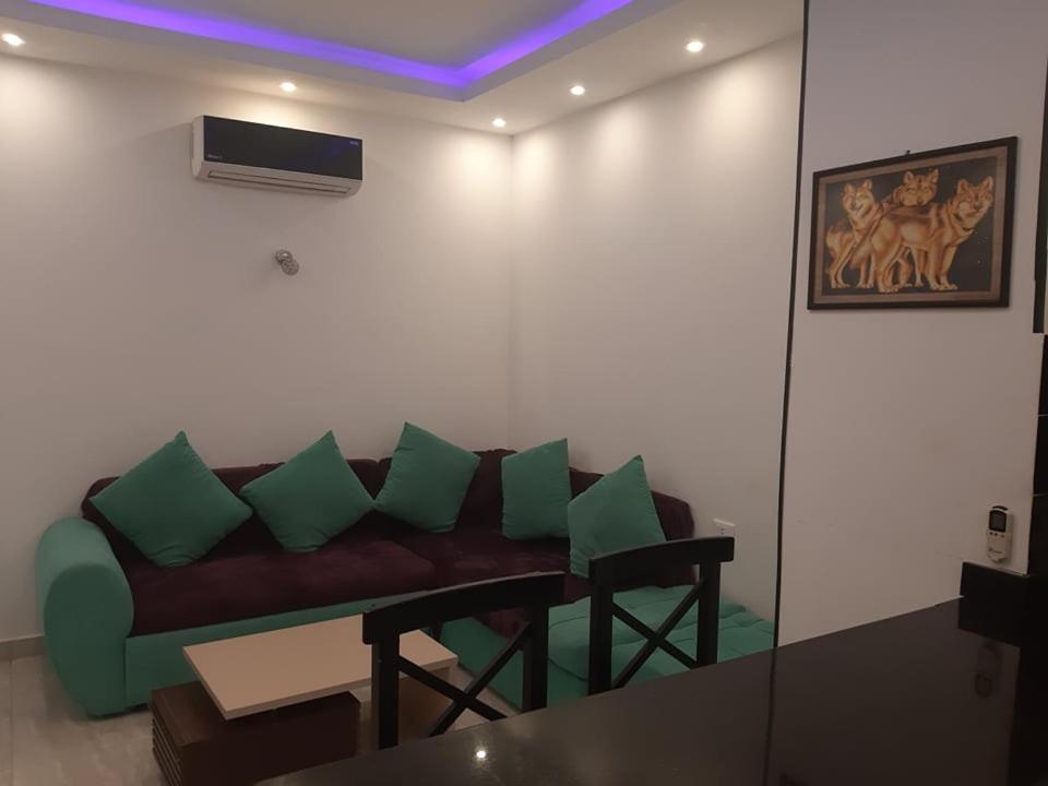 One-Bedroom Apartment - Photo 1