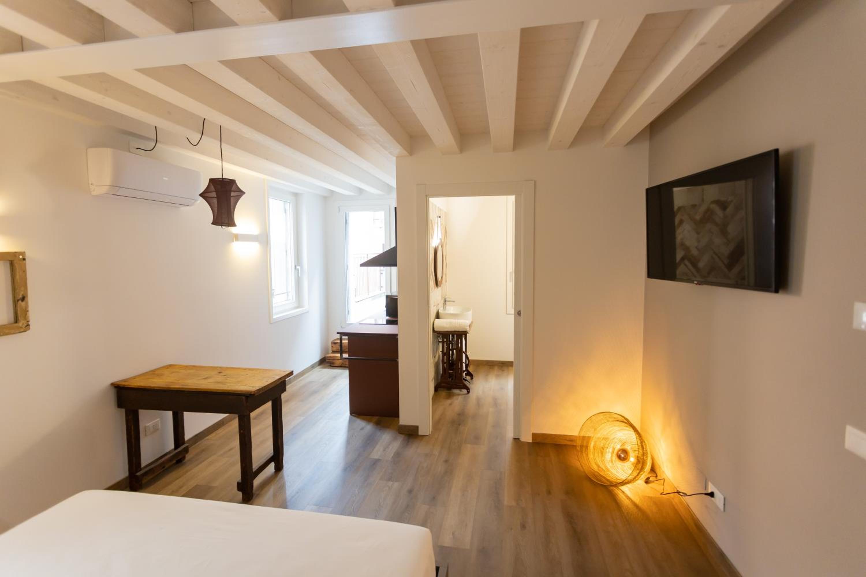 Studio with Terrace - Photo 2