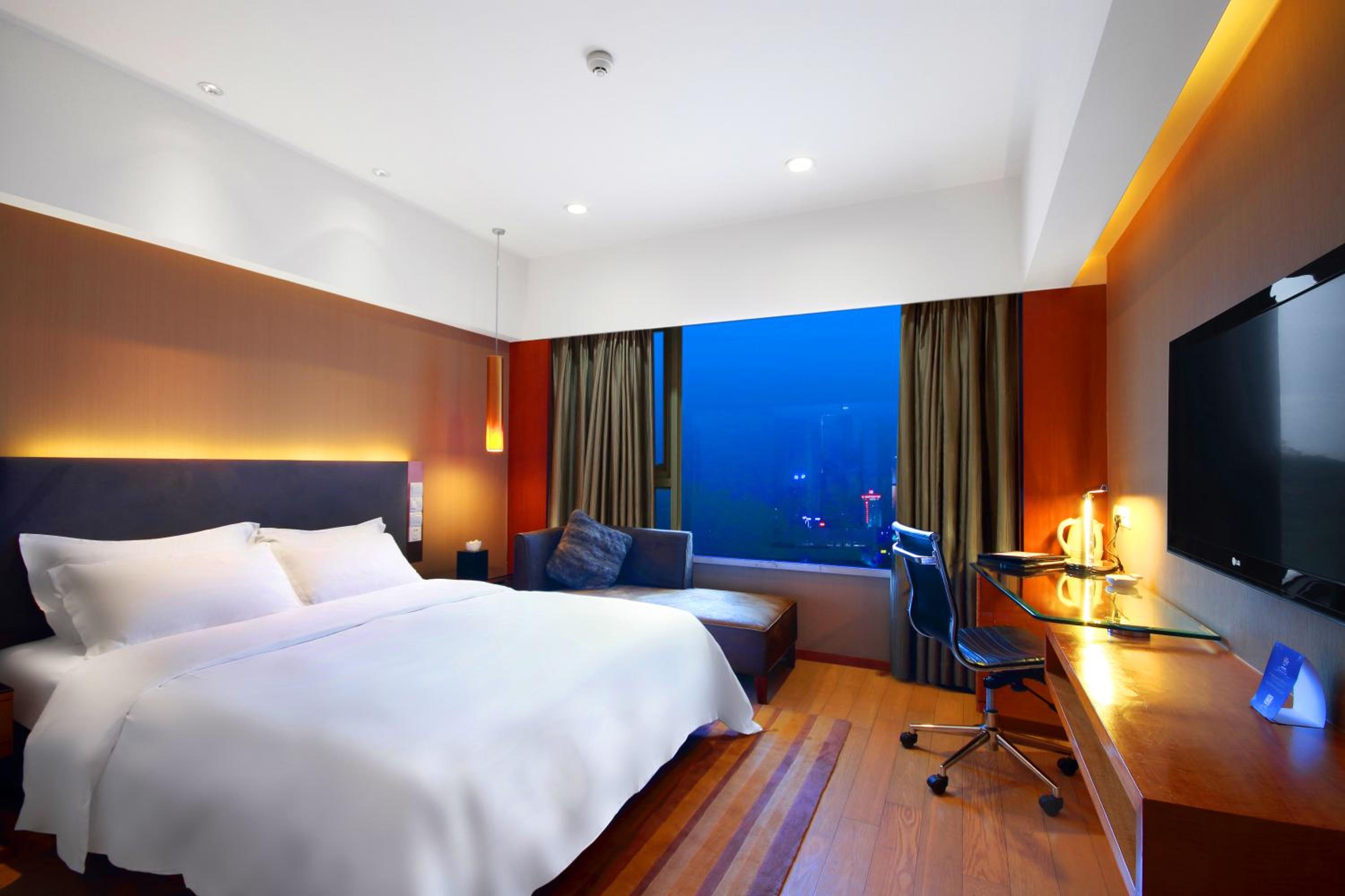 Superior King Room - Photo 3