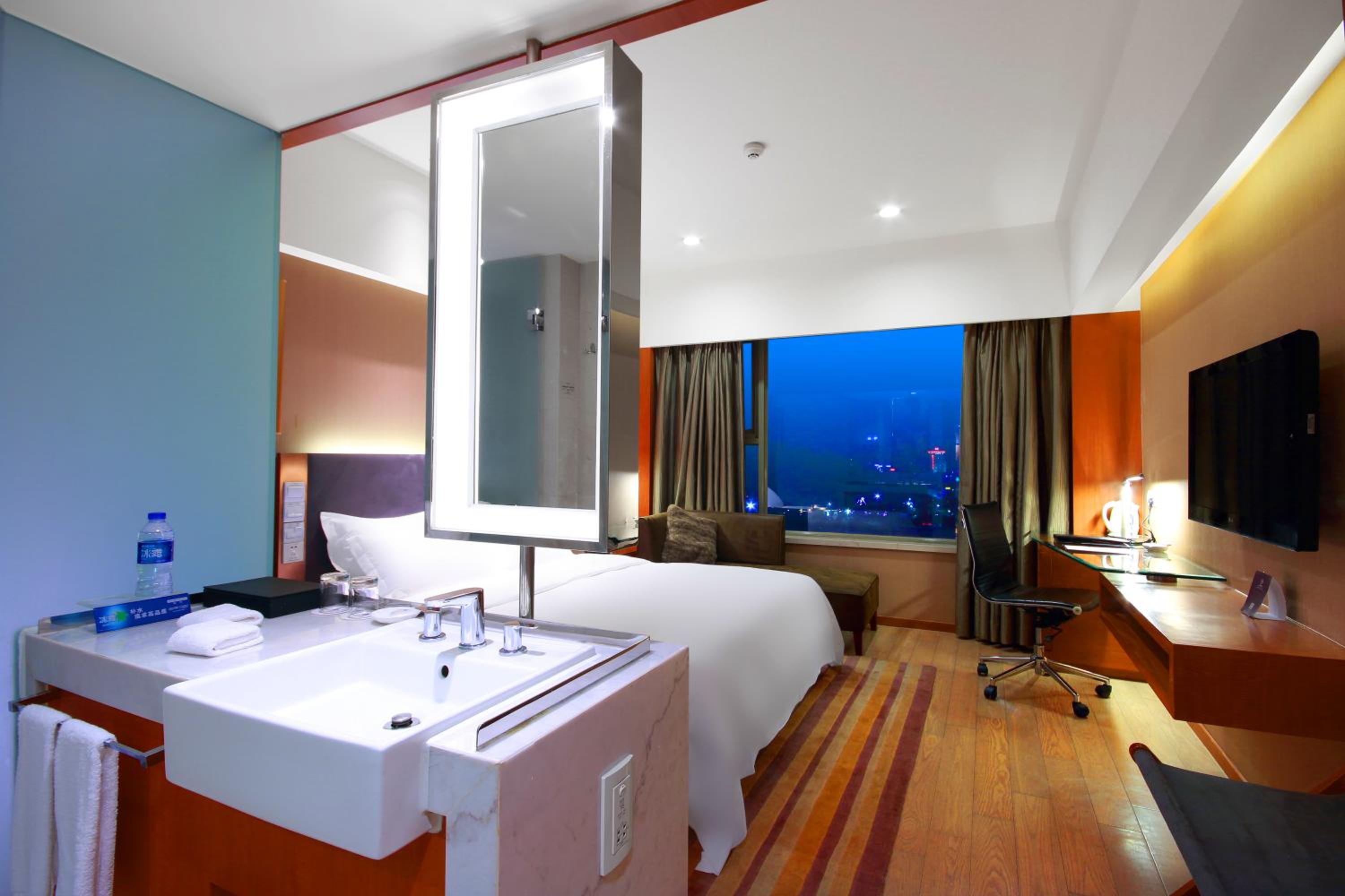 Superior King Room - Photo 4