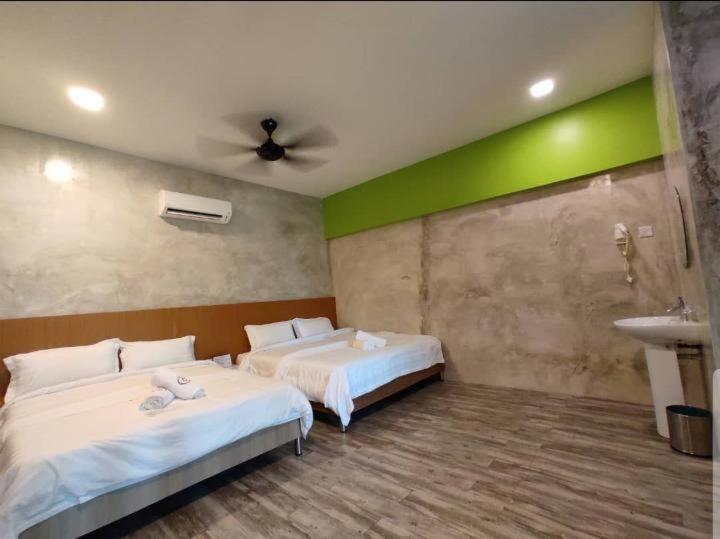 Superior Quadruple Room - Photo 5