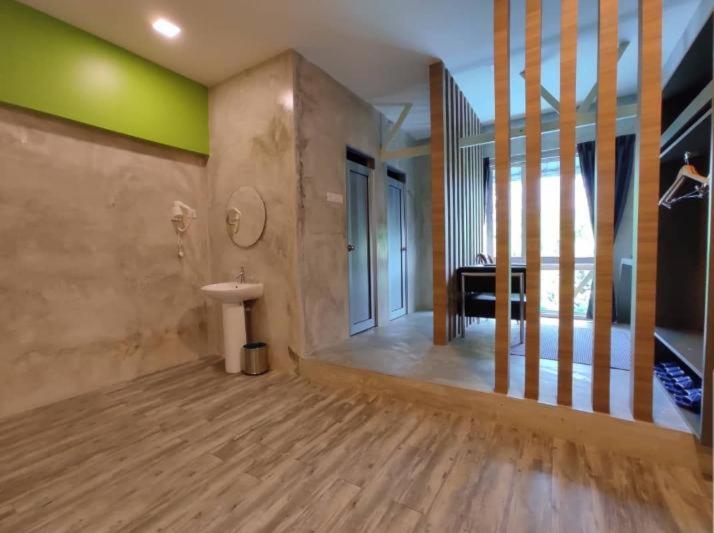 Superior Quadruple Room - Photo 7