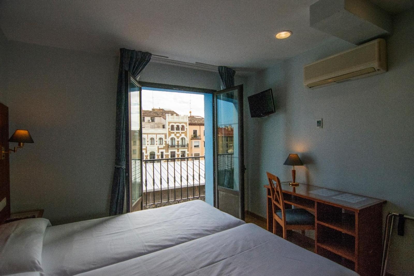 Double or Twin Room with Balcony photo 2