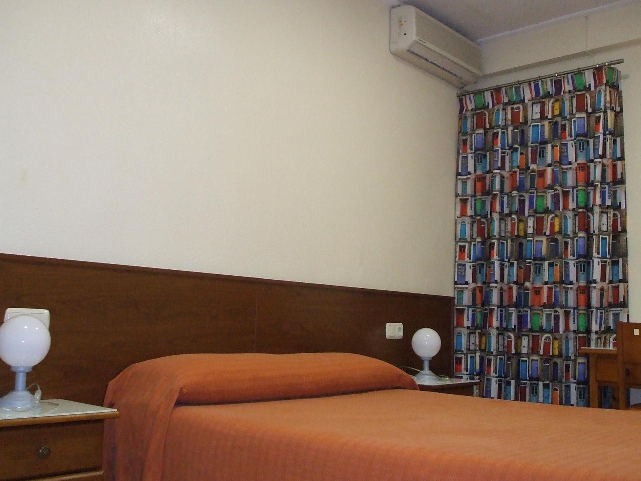 Double or Twin Room - Photo 4