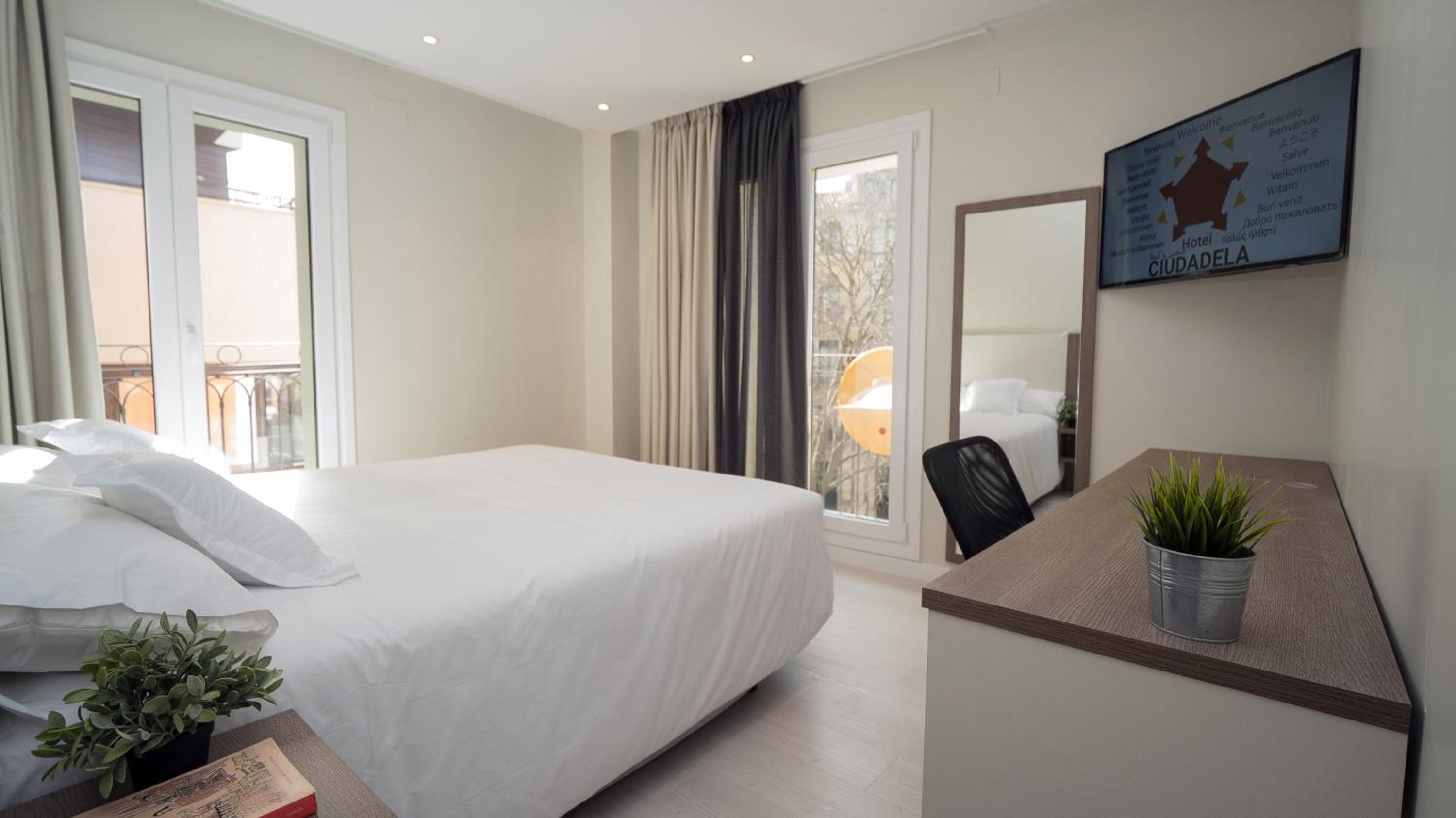 Interior Double or Twin Room - Photo 16