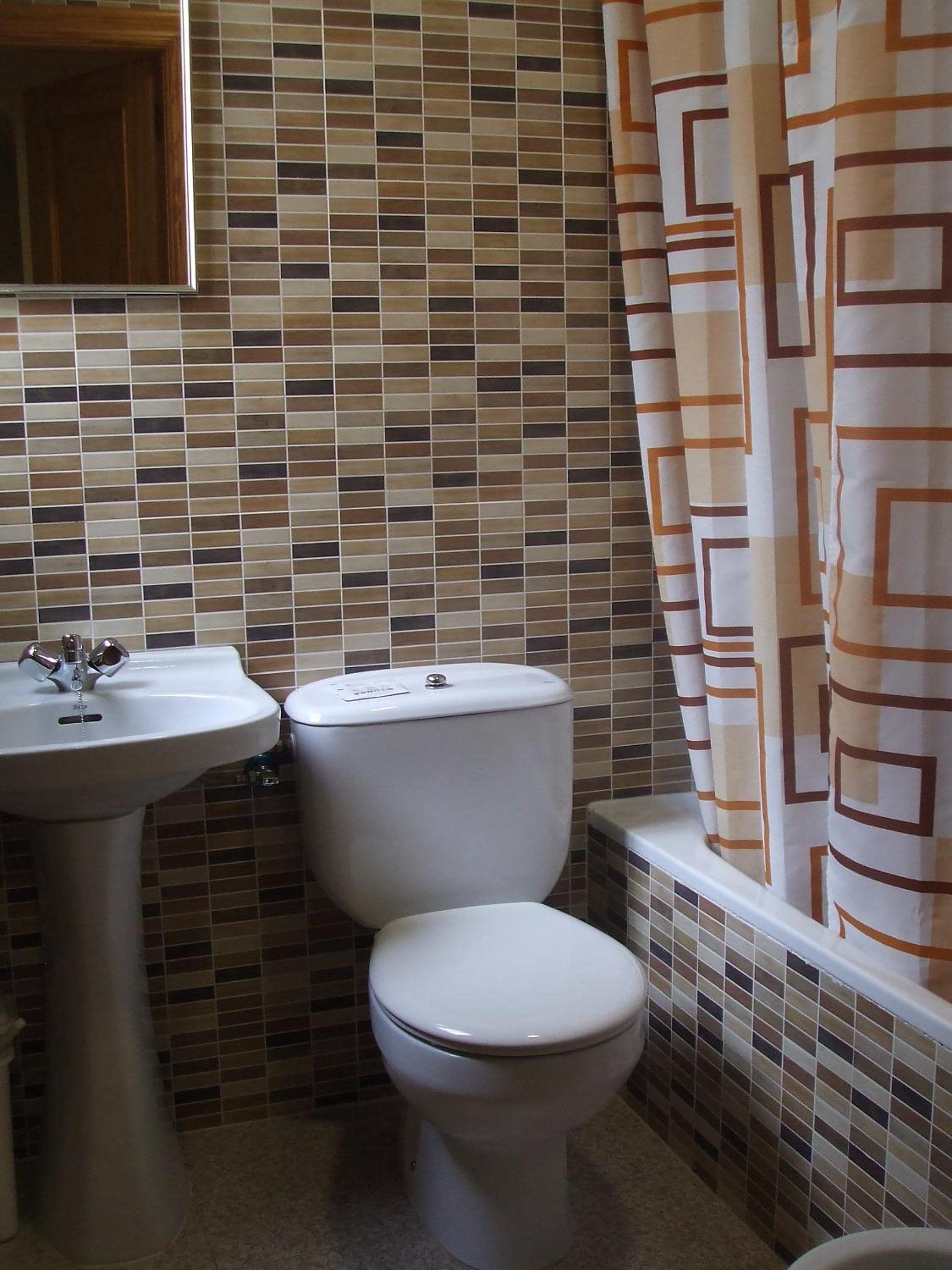 Double or Twin Room - Photo 5