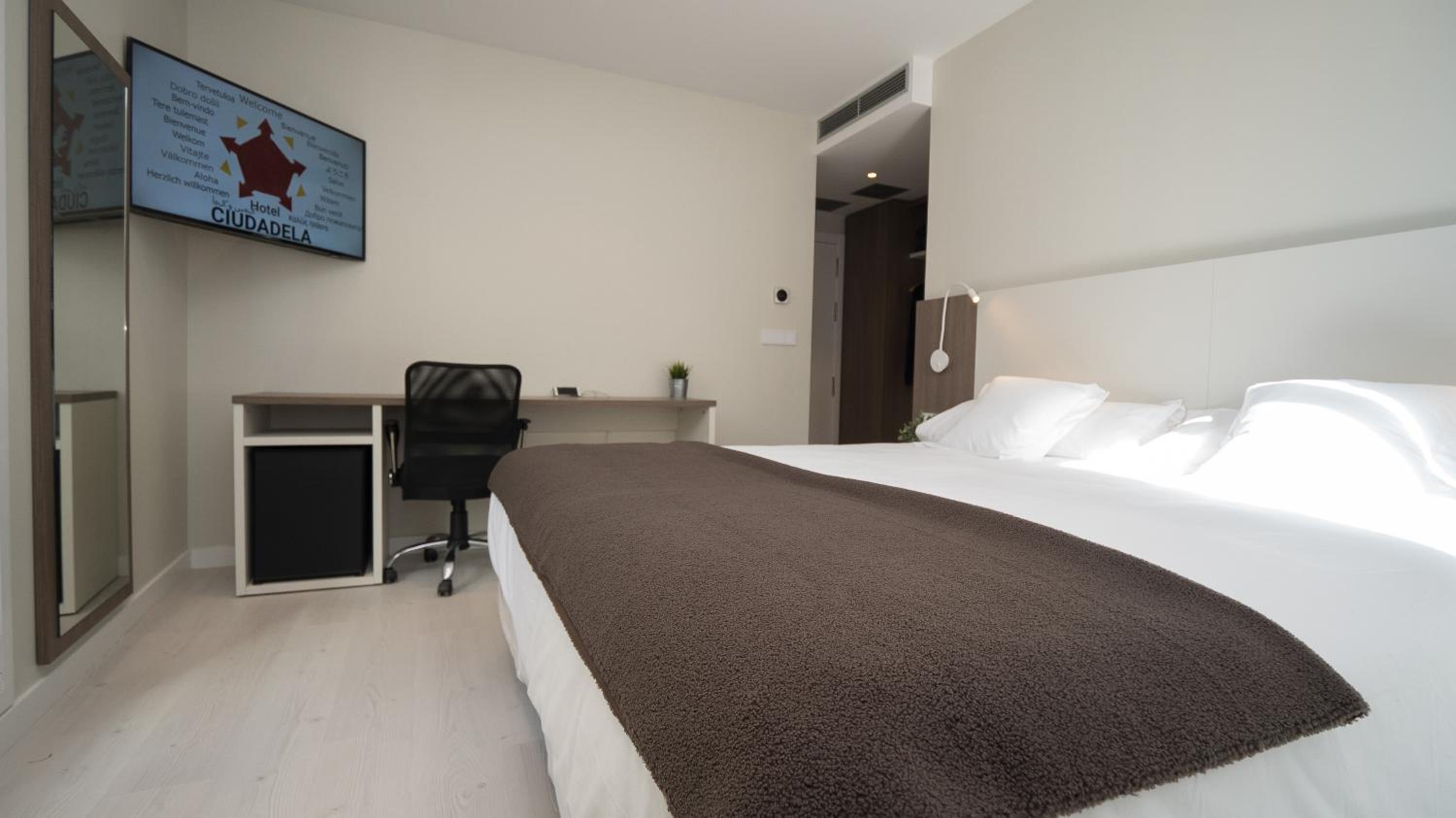 Interior Double or Twin Room - Photo 17